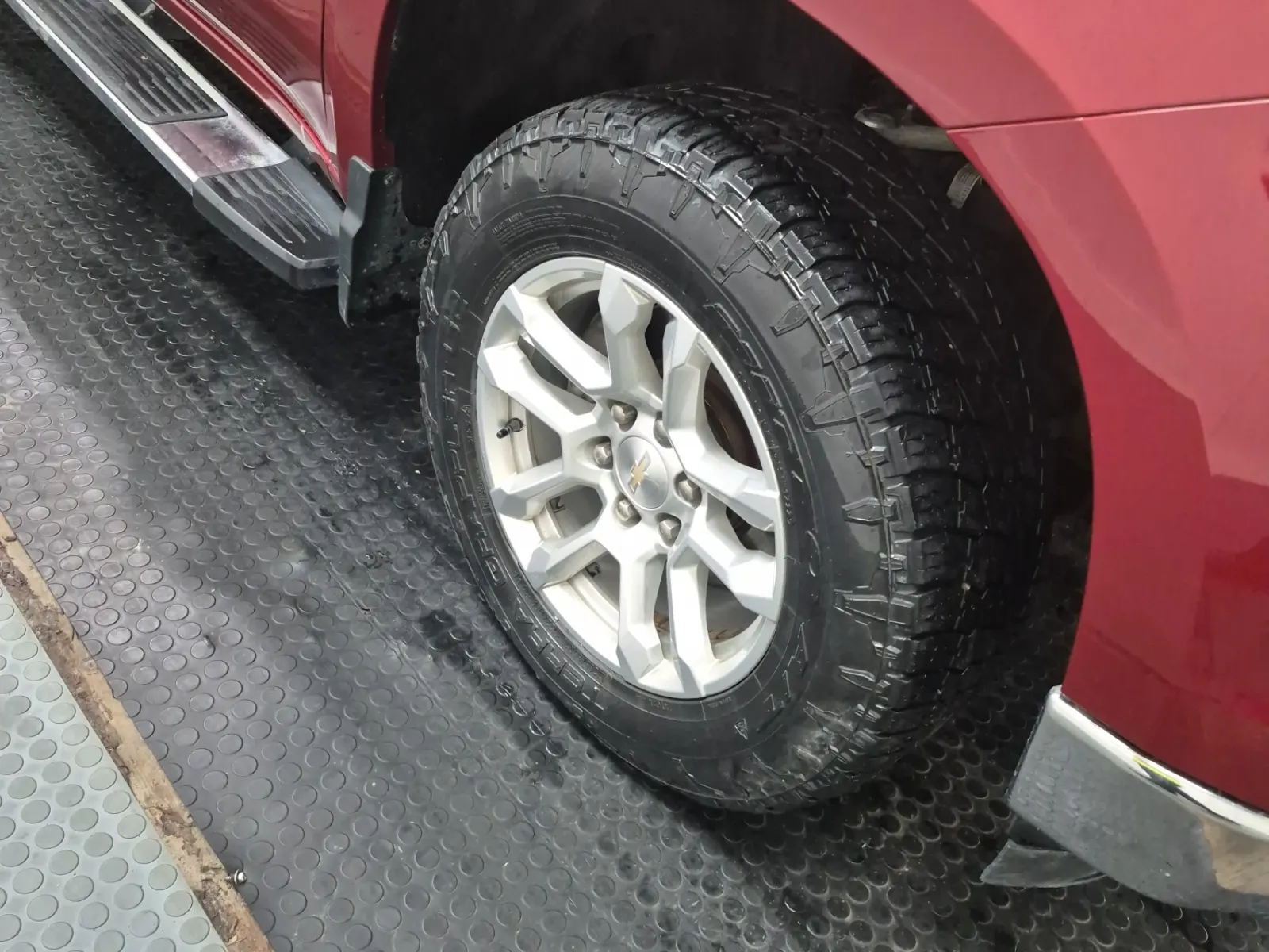 Right Front Wheel/Tire Photo