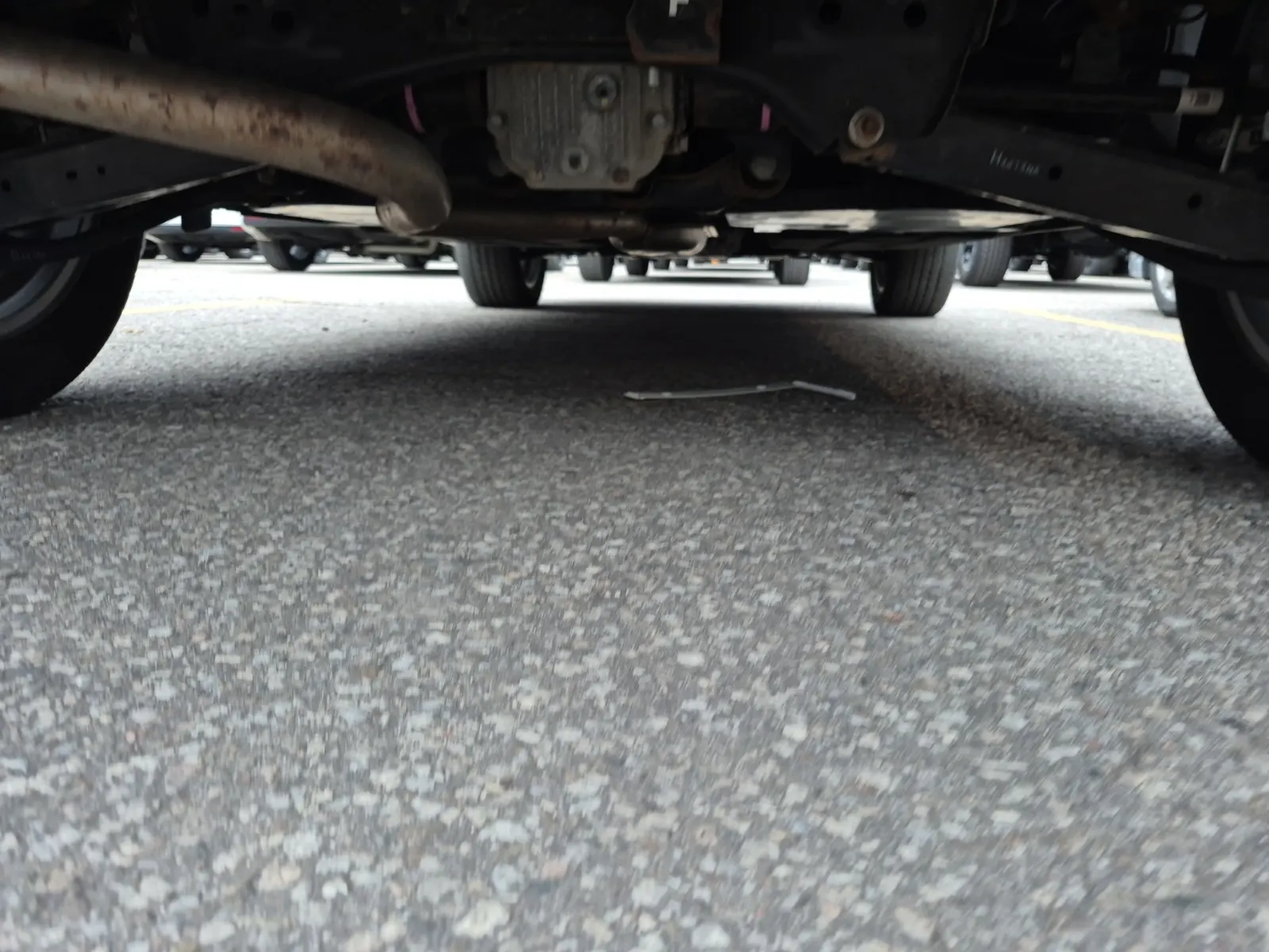 Undercarriage - Rear Photo