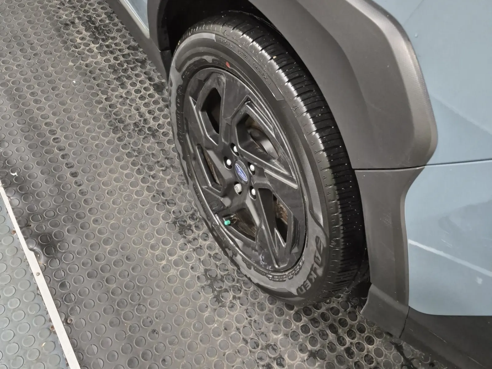 Left Rear Wheel/Tire Photo