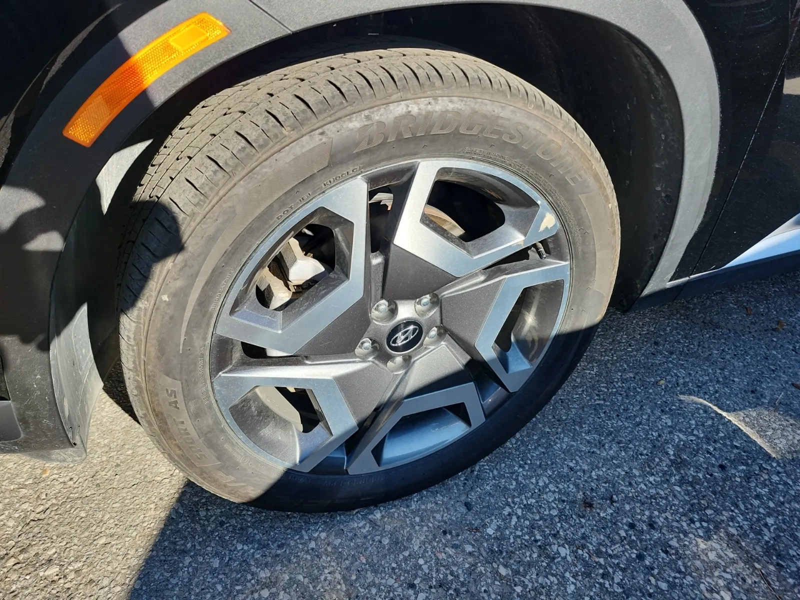 Front driver wheel/tire photo