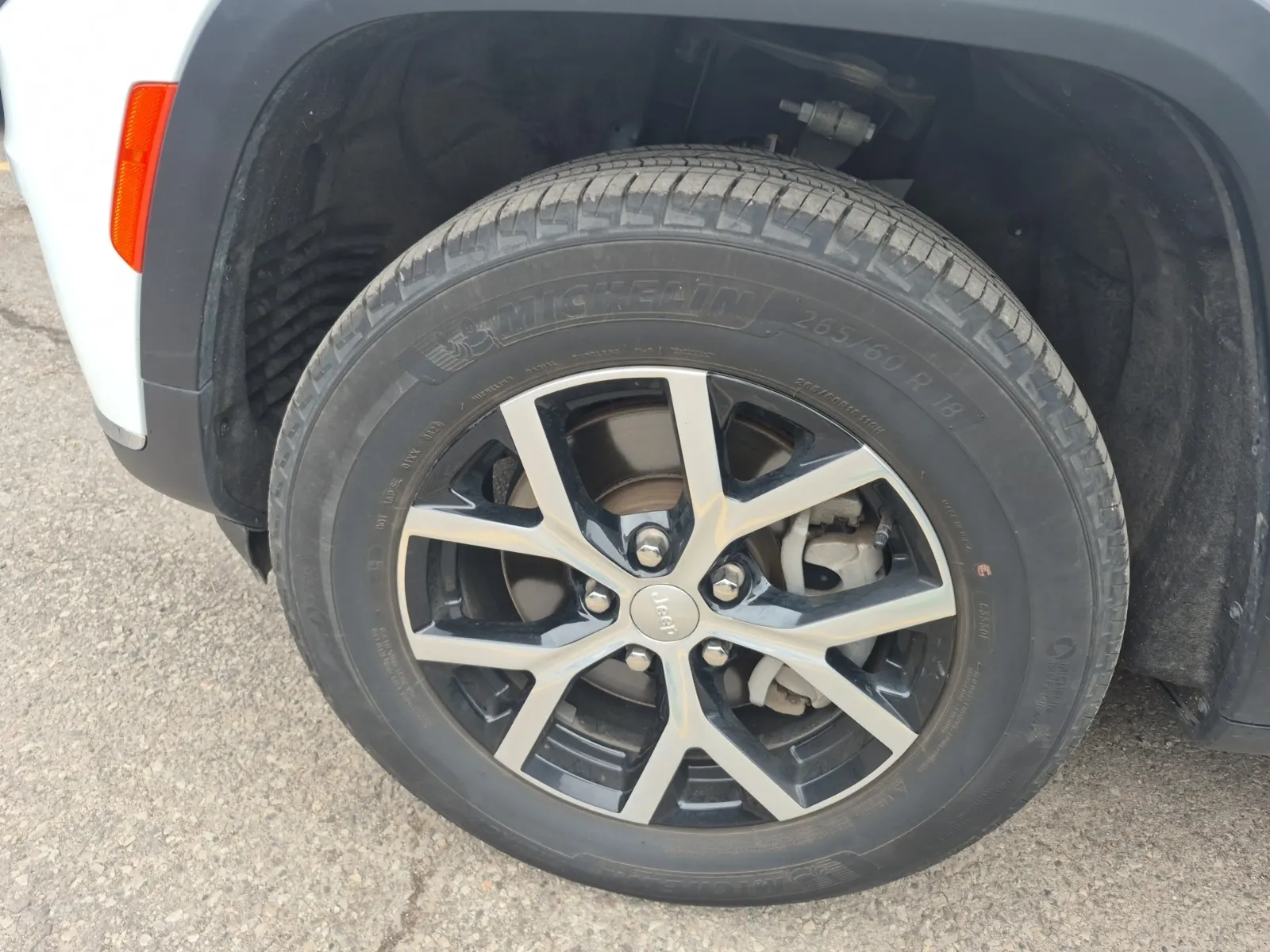 Front driver wheel/tire photo