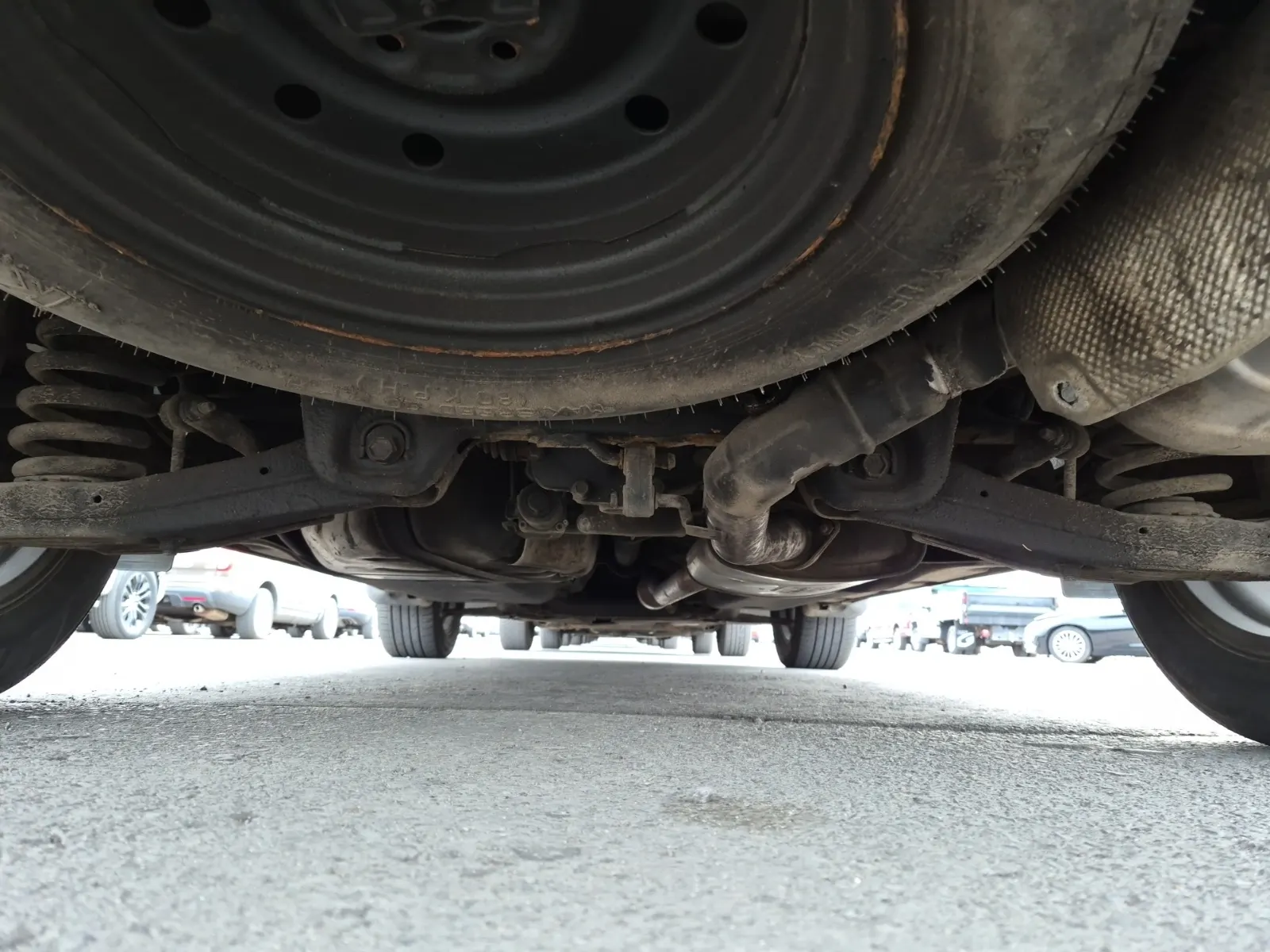 Undercarriage - Rear Photo