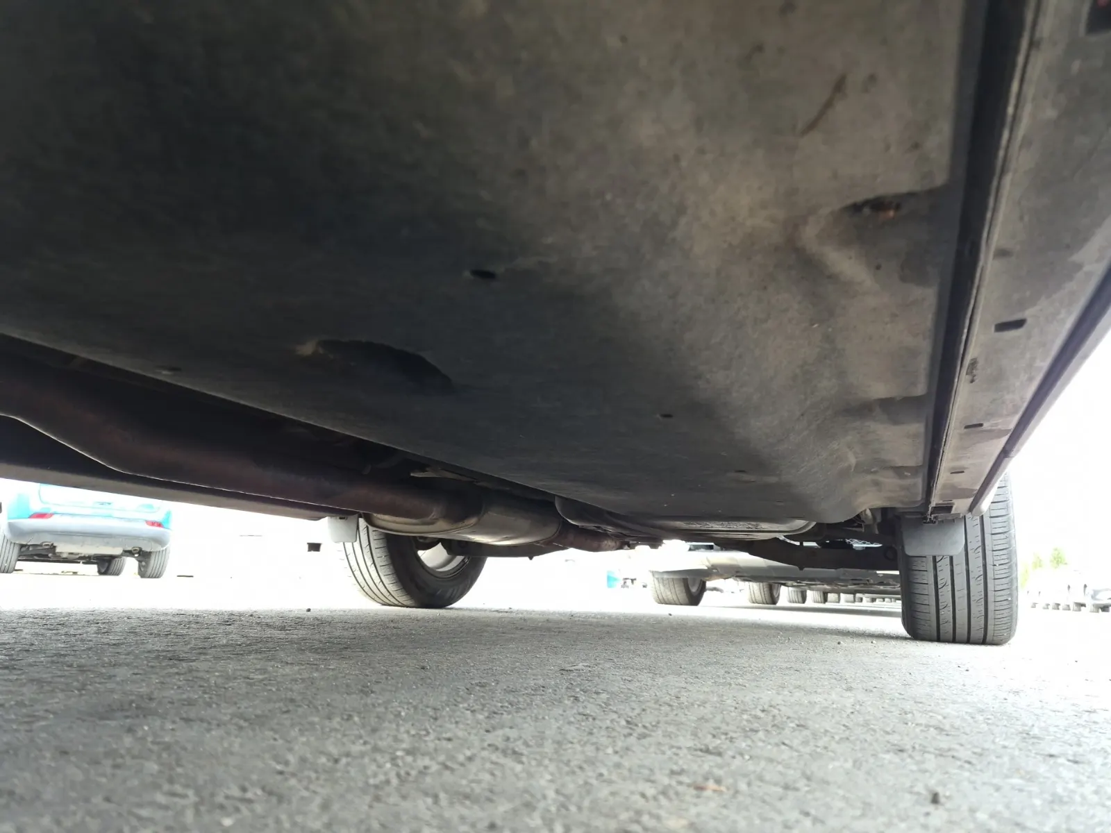 Undercarriage - Driver Photo