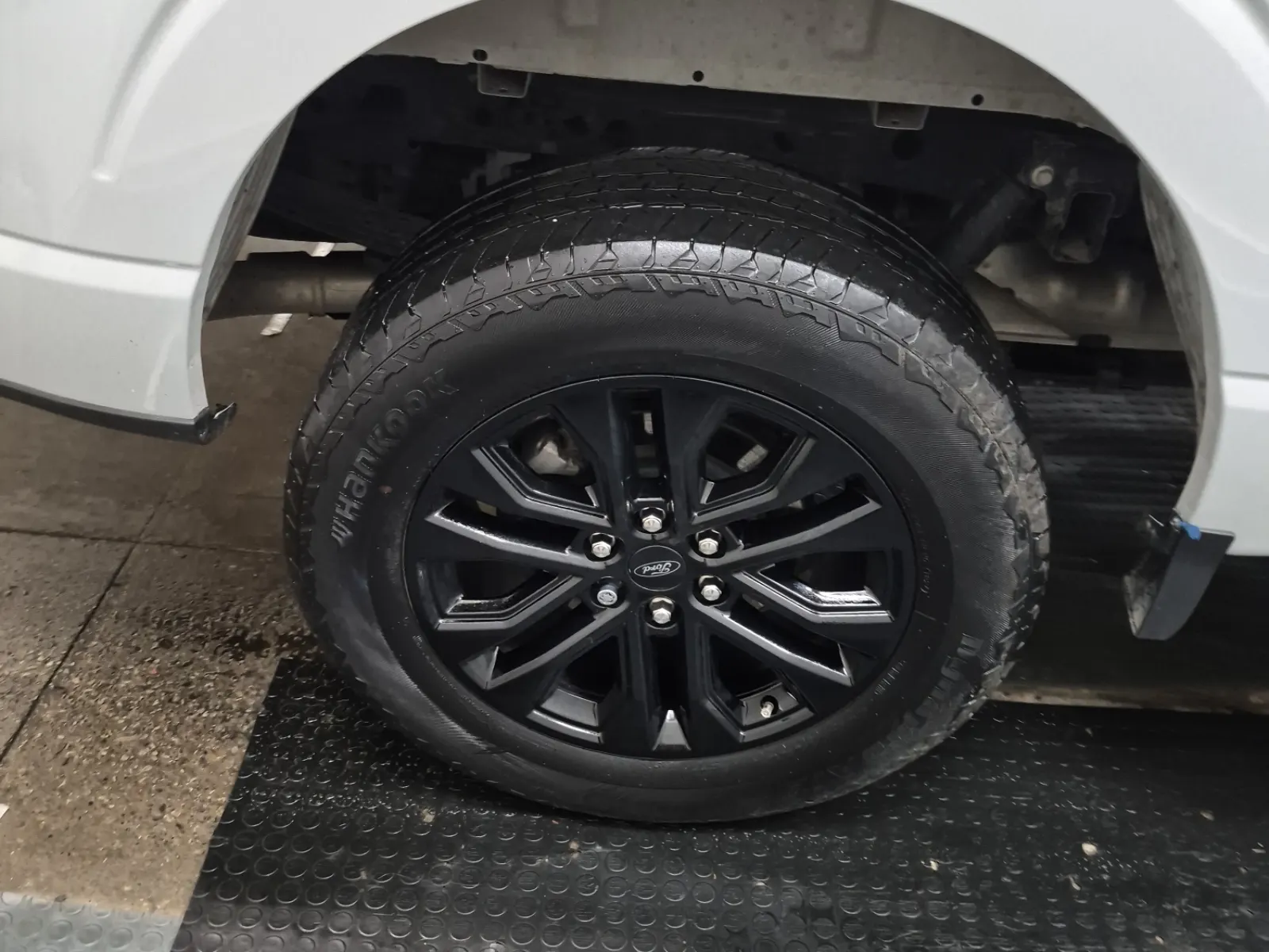 Right Rear Wheel/Tire Photo