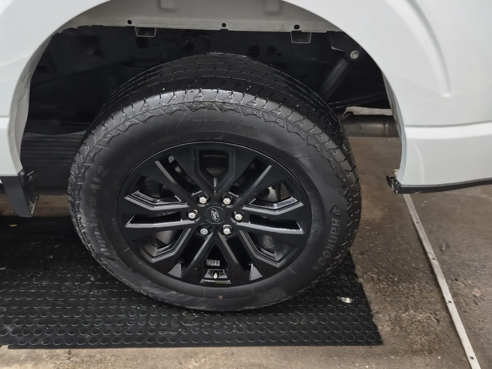 Left Rear Wheel/Tire Photo