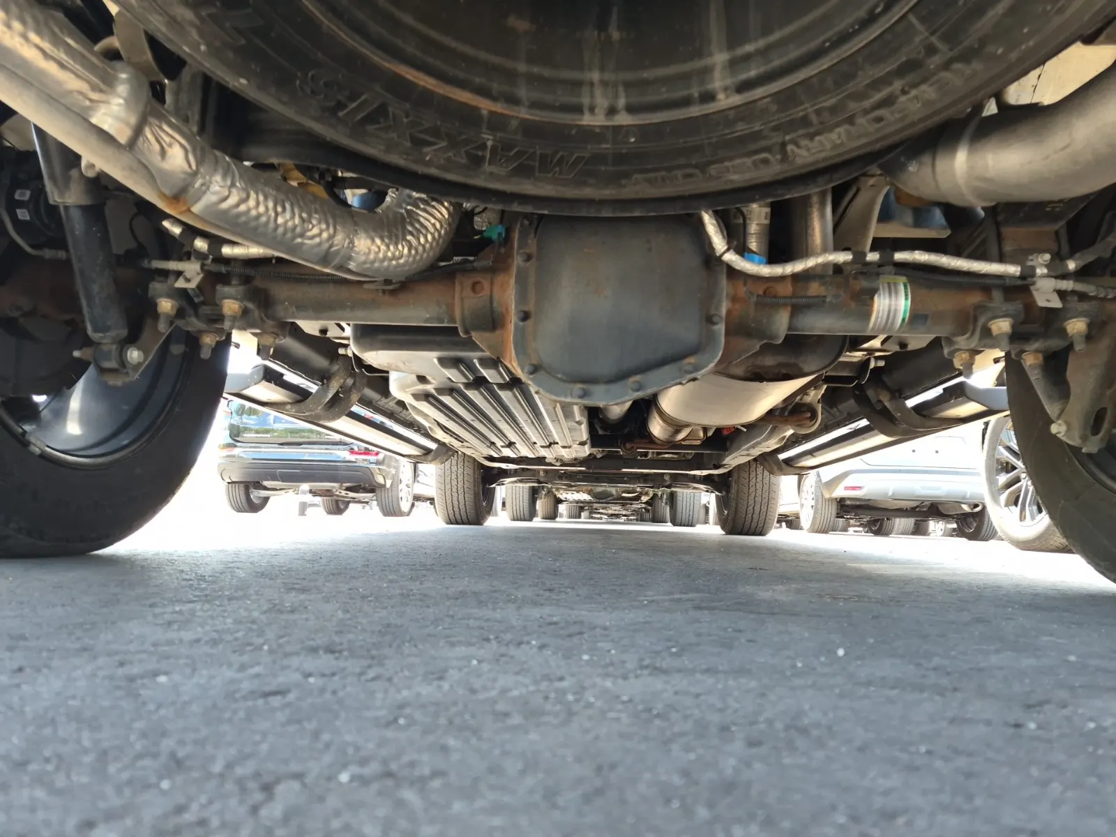 Undercarriage - Rear Photo