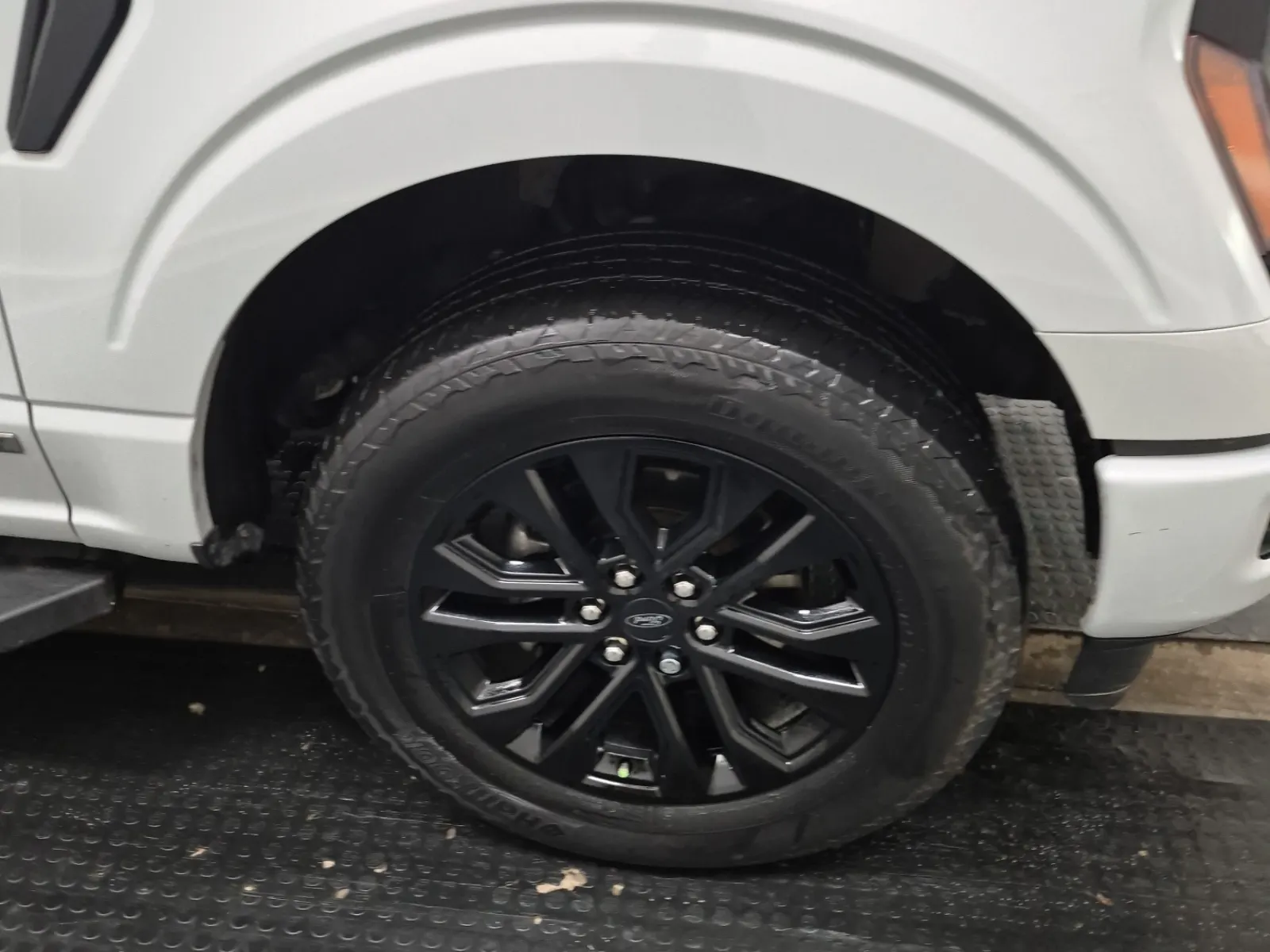 Right Front Wheel/Tire Photo