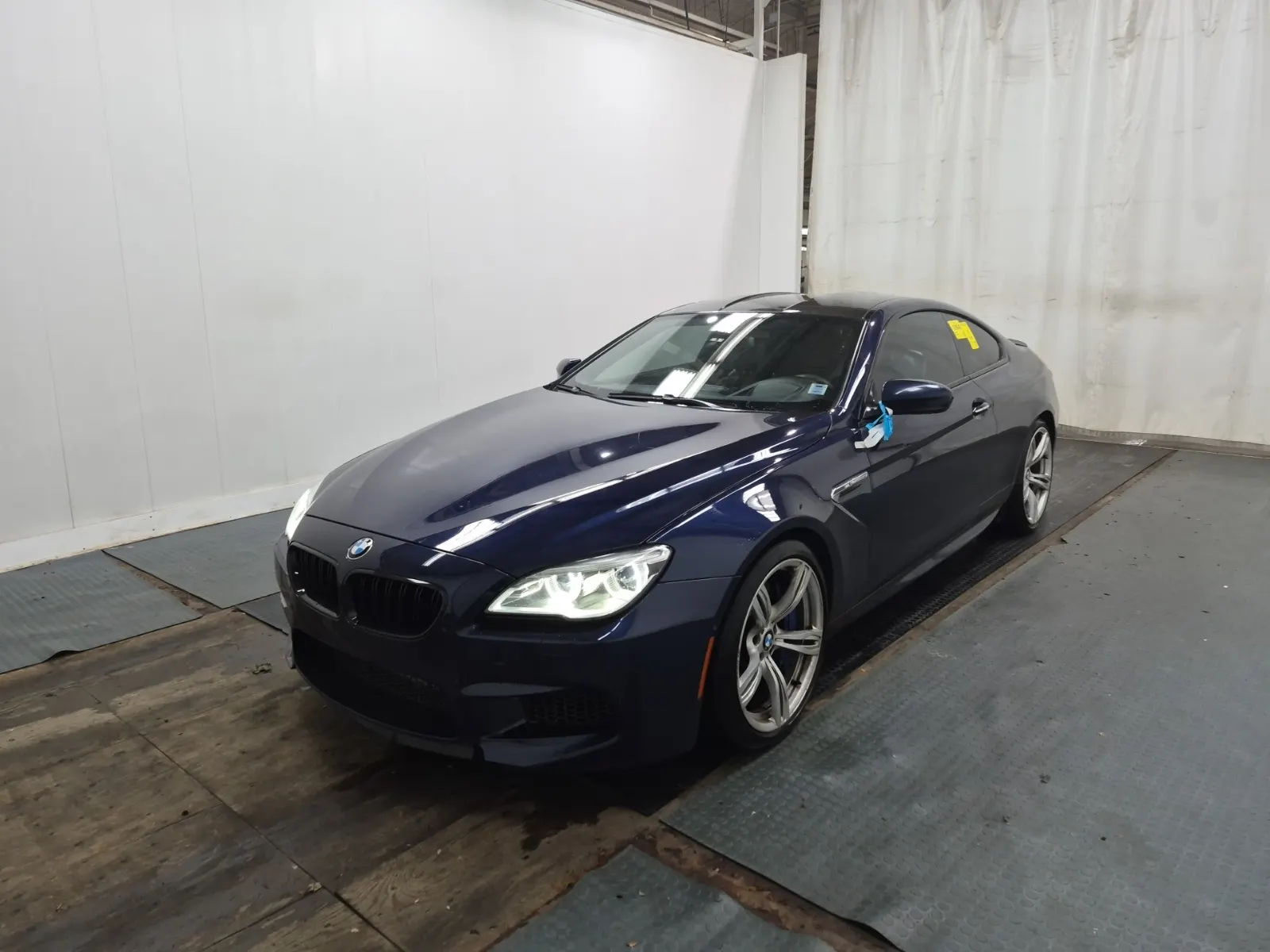 Front driver 3/4 photo