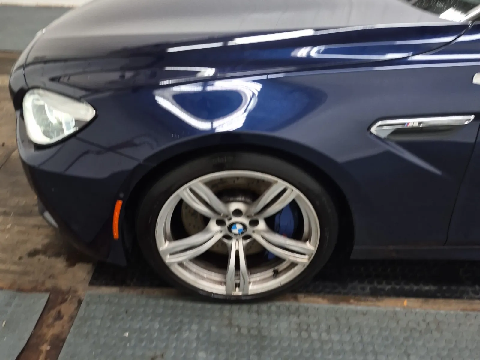 Front driver wheel/tire photo