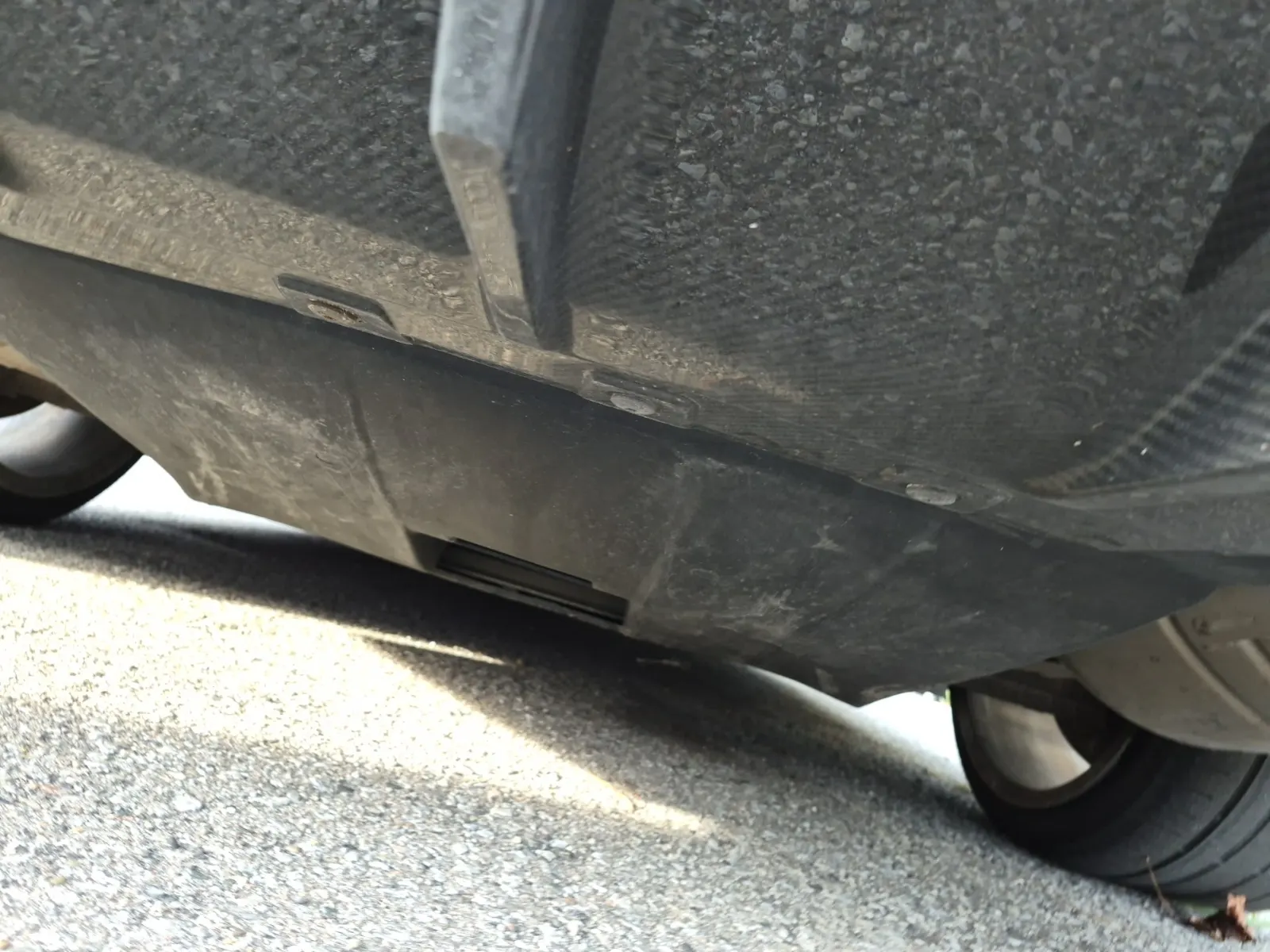 Undercarriage - Rear Photo