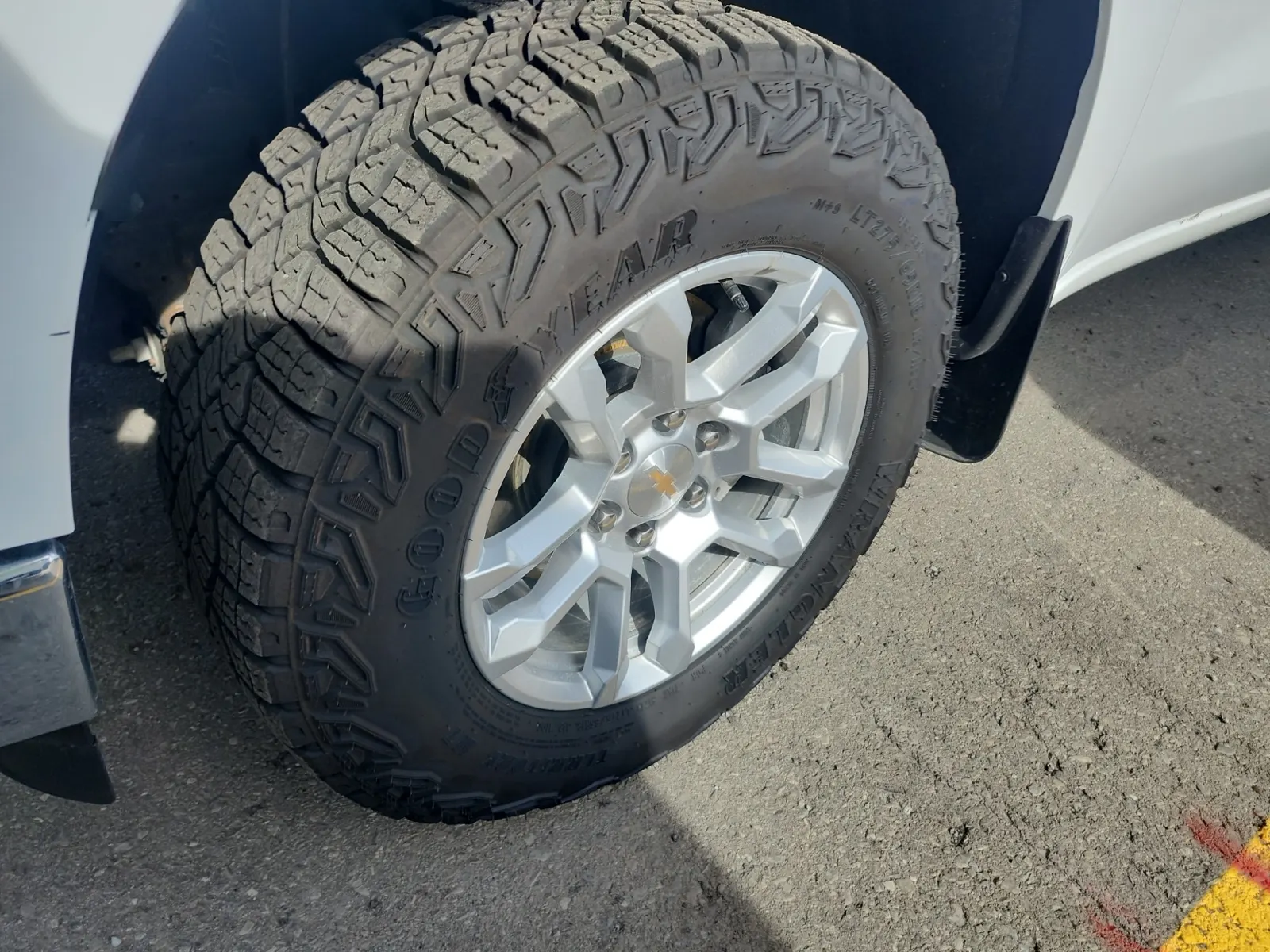Front driver wheel/tire photo