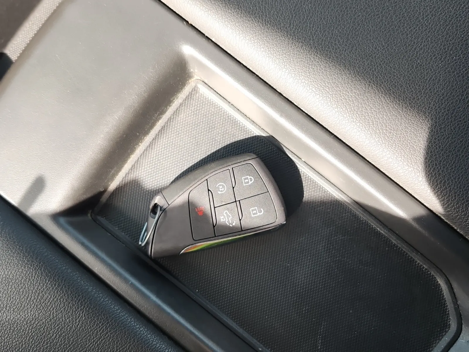 Keys/Fobs/Manual Photo