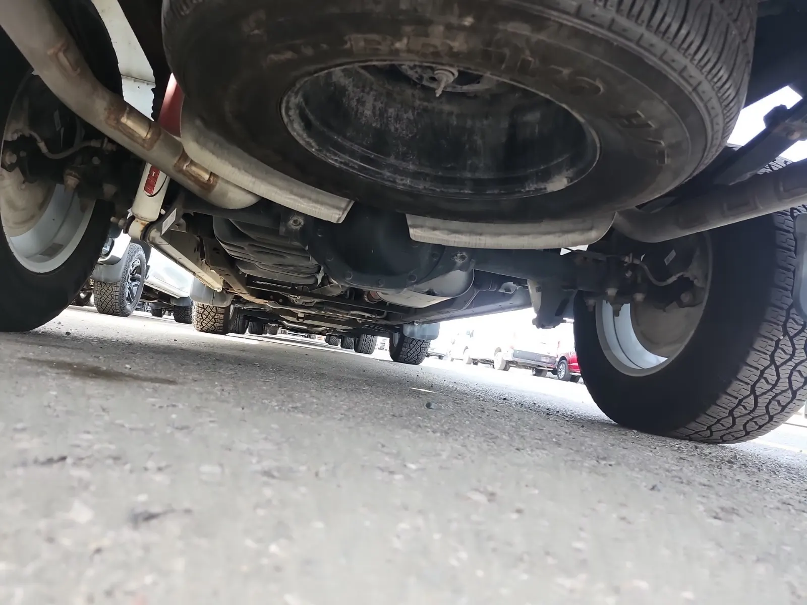 Undercarriage - Rear Photo