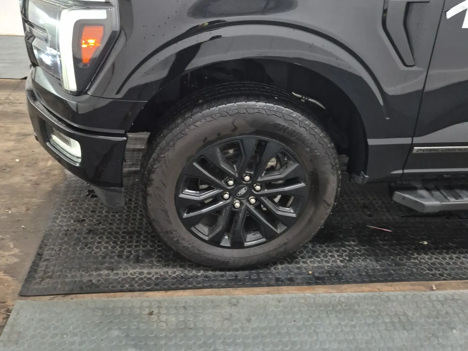 Front driver wheel/tire photo