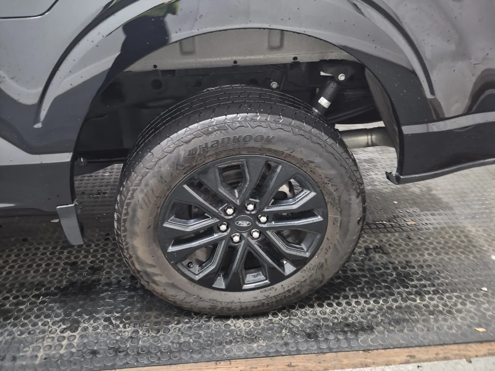 Left Rear Wheel/Tire Photo