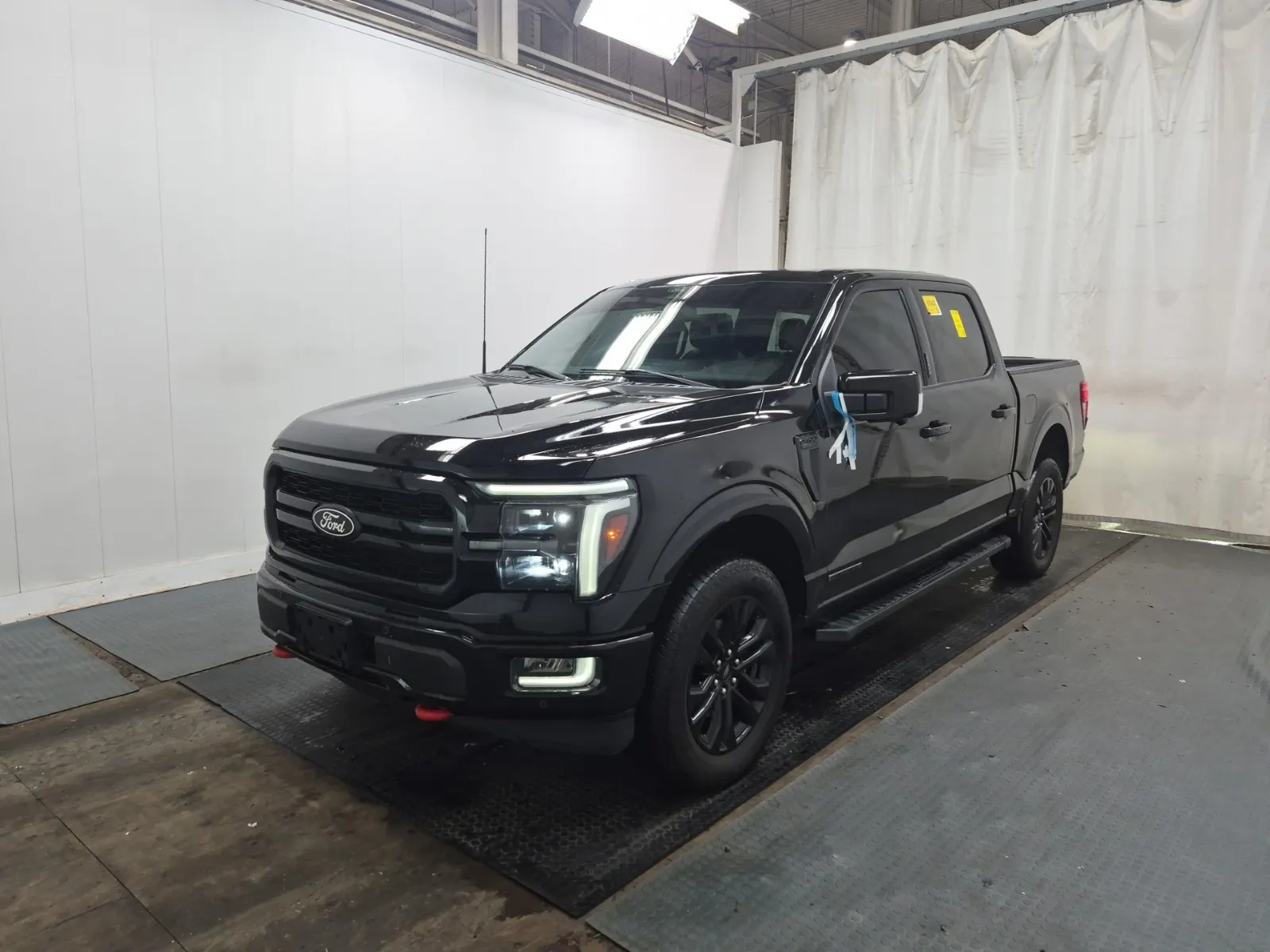 Front driver 3/4 photo