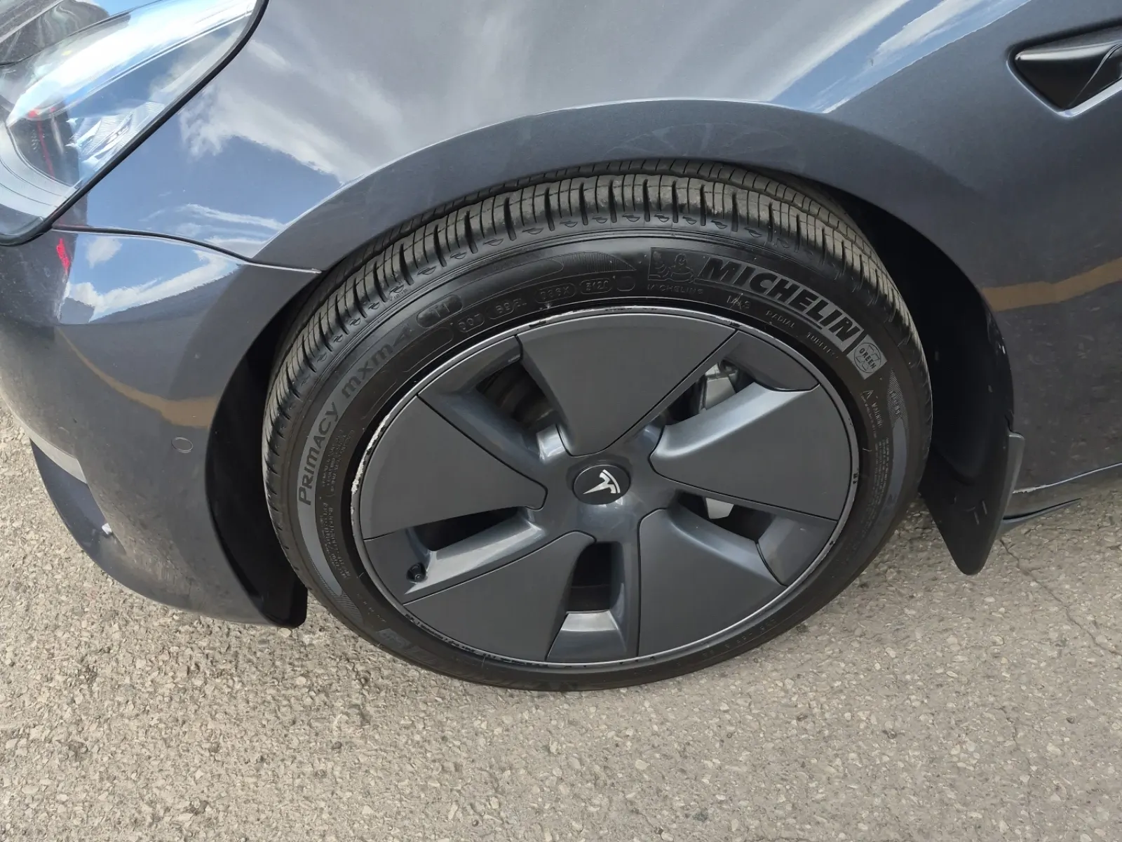 Front driver wheel/tire photo