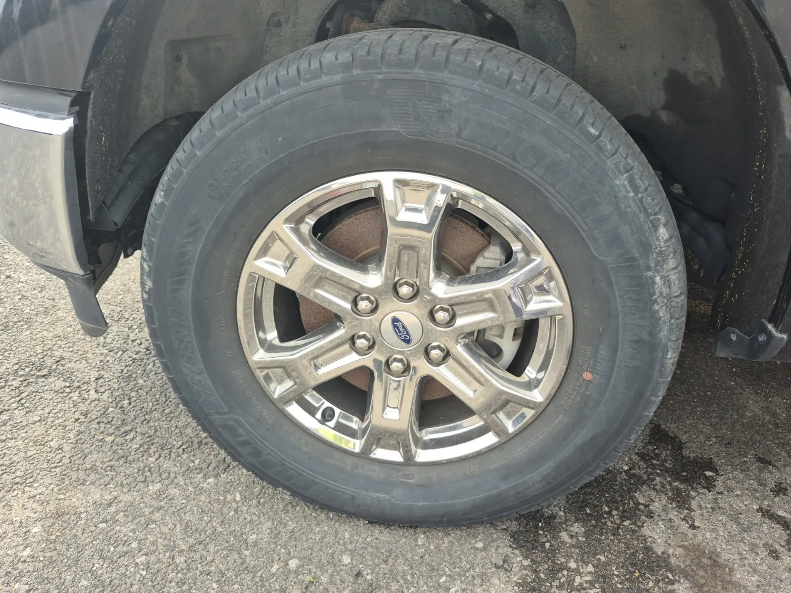 Front driver wheel/tire photo