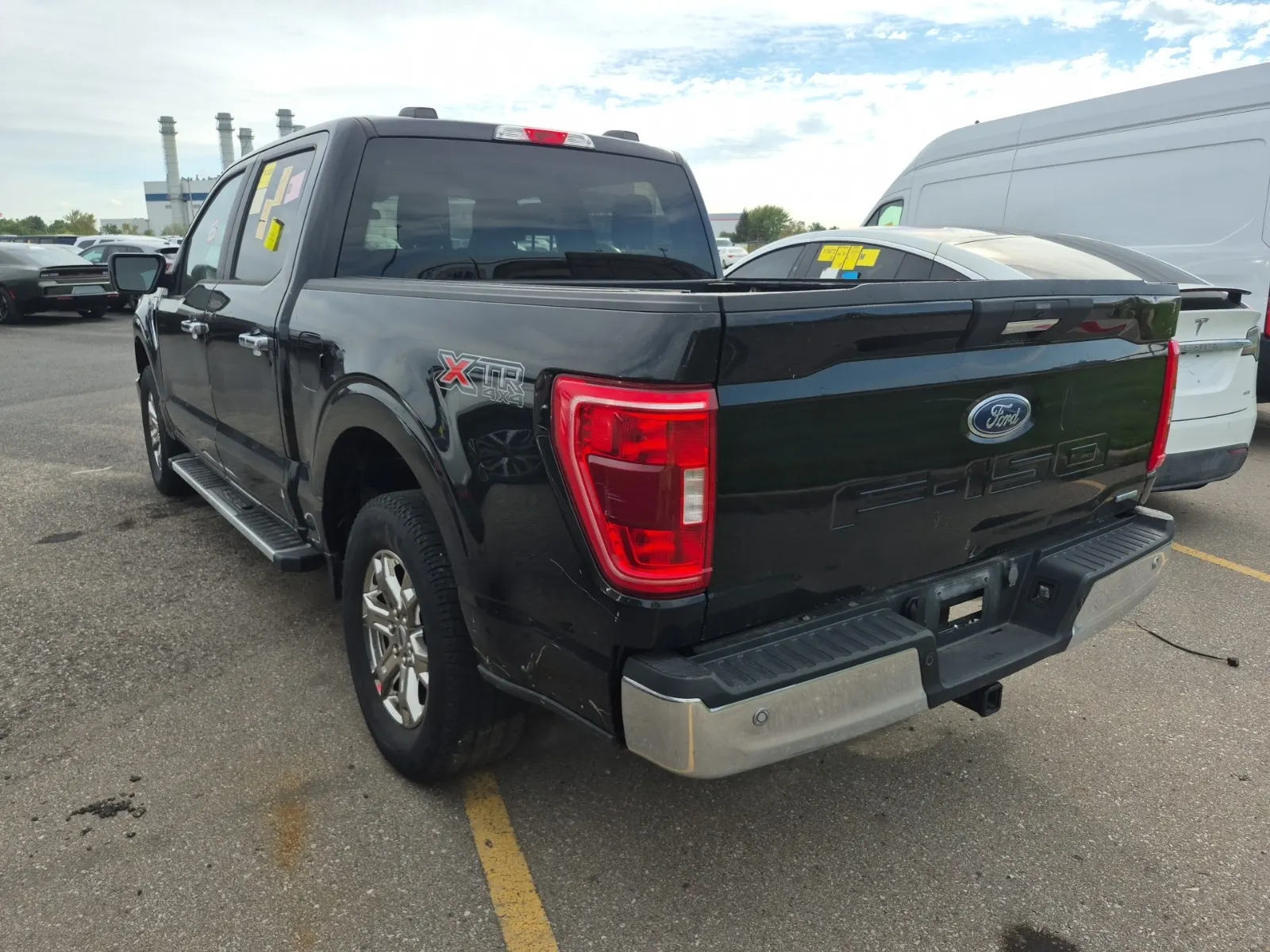 Driver Rear 3/4 Photo