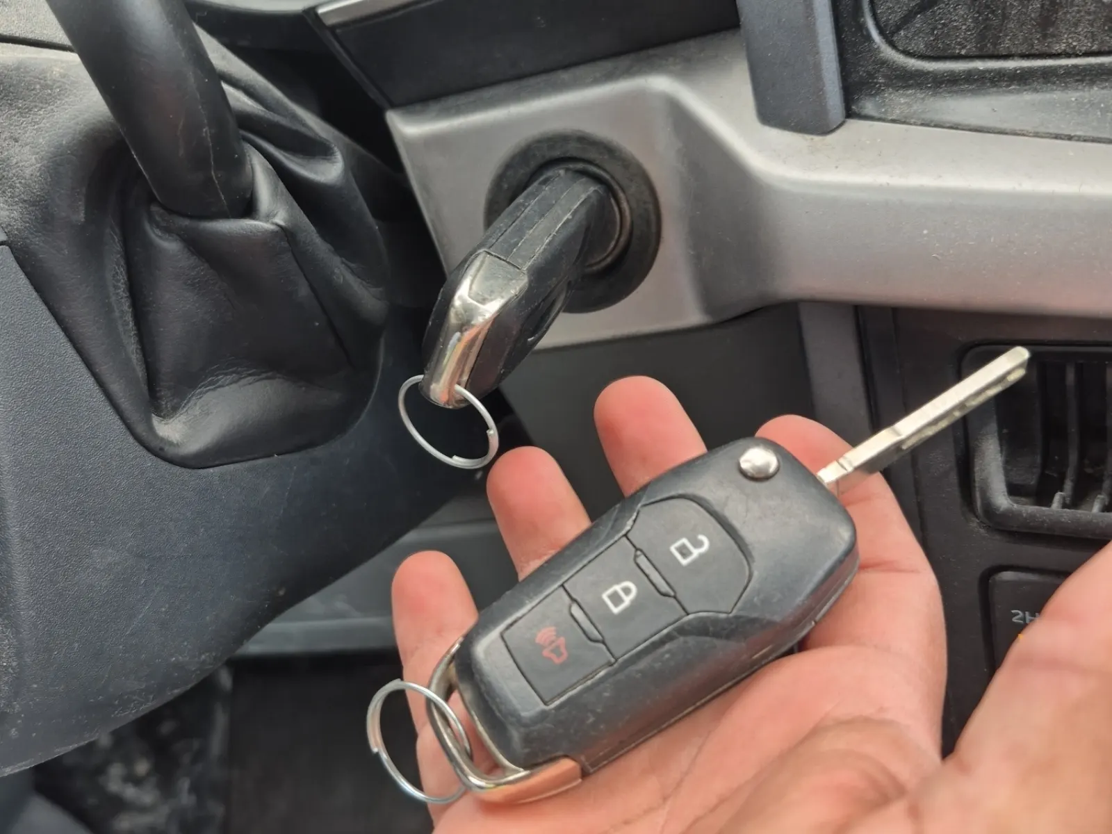 Keys/Fobs/Manual Photo