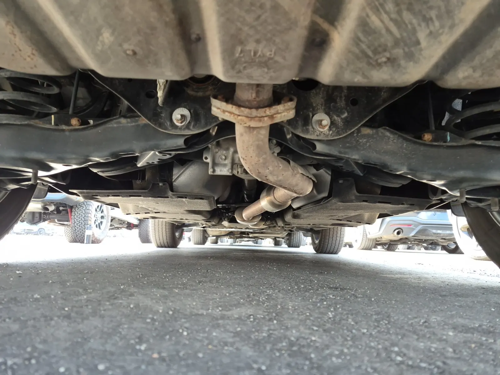 Undercarriage - Rear Photo