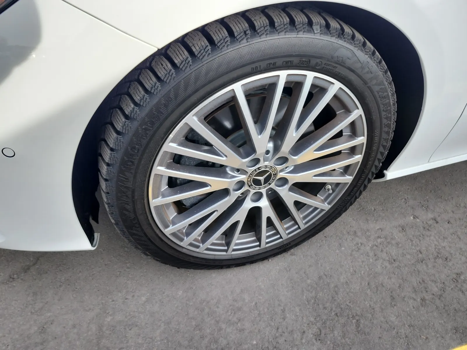 Front driver wheel/tire photo