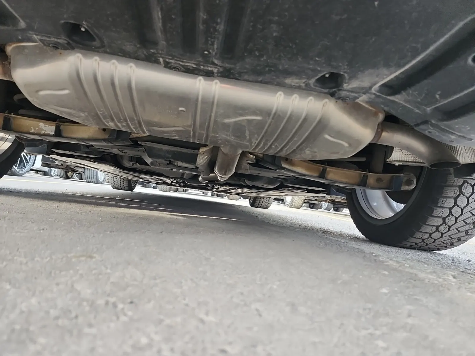Undercarriage - Rear Photo