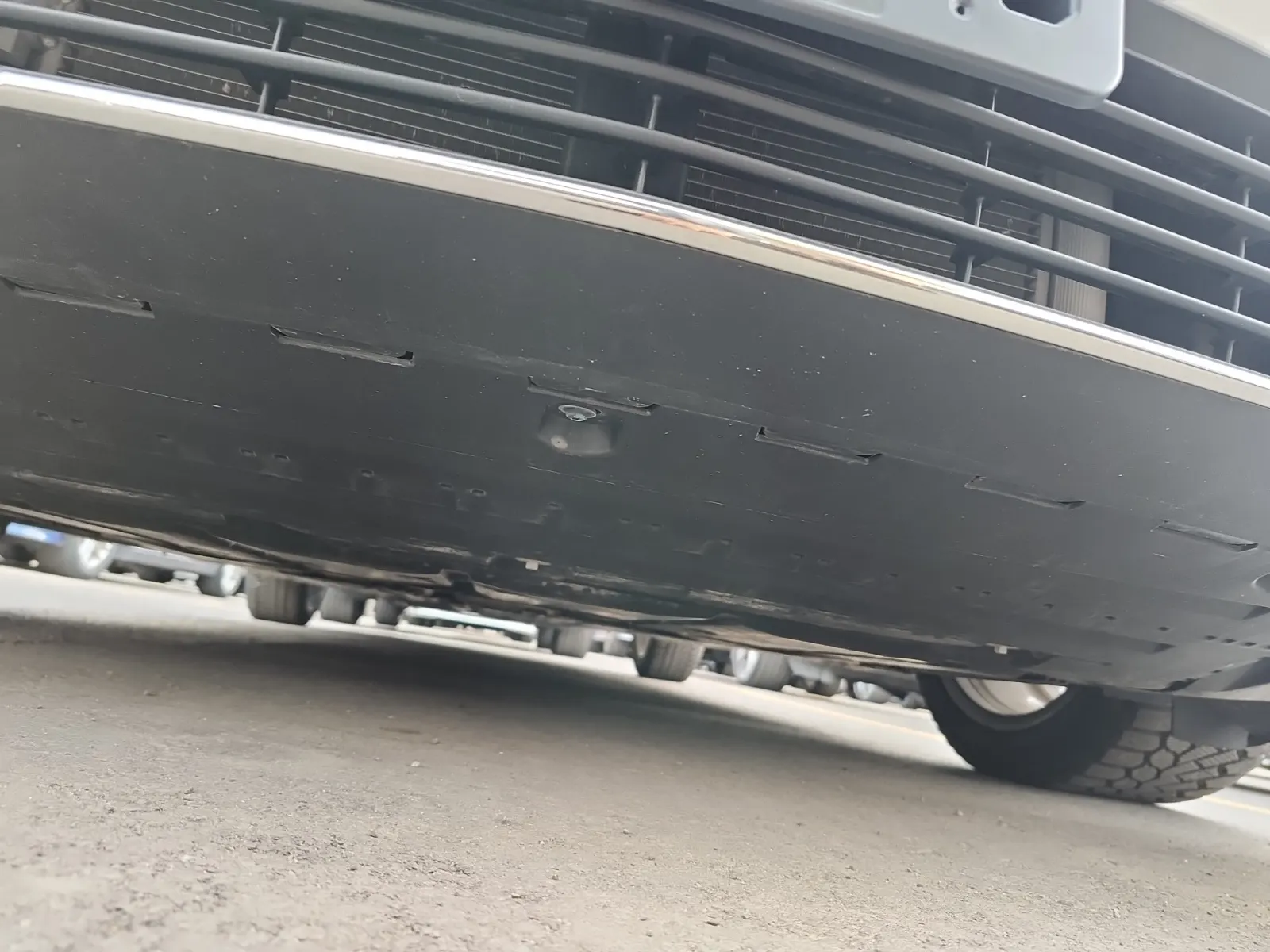 Undercarriage - Front Photo
