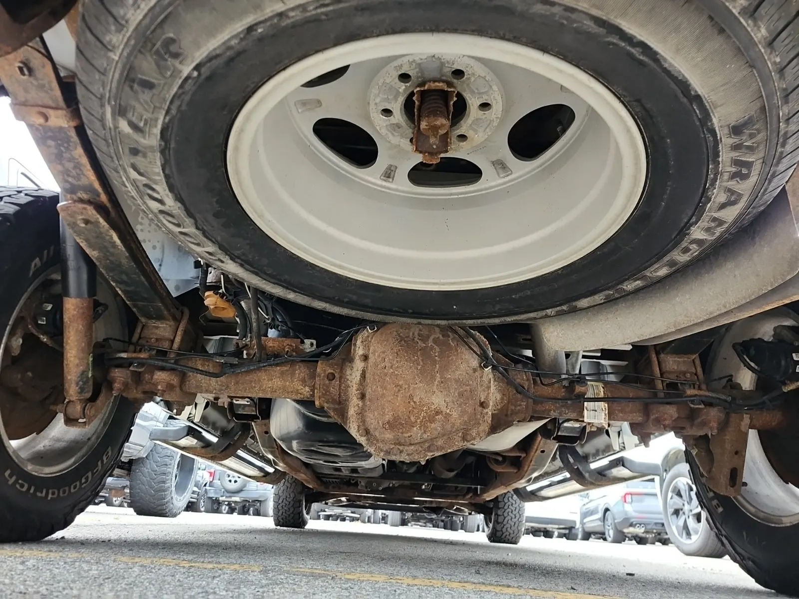Undercarriage - Rear Photo