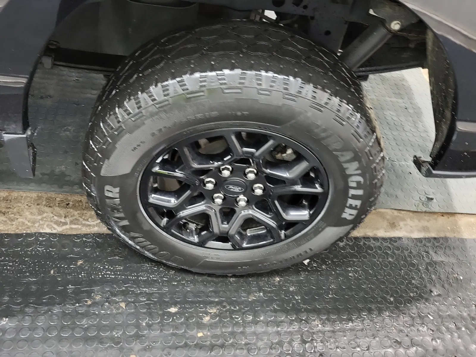 Left Rear Wheel/Tire Photo