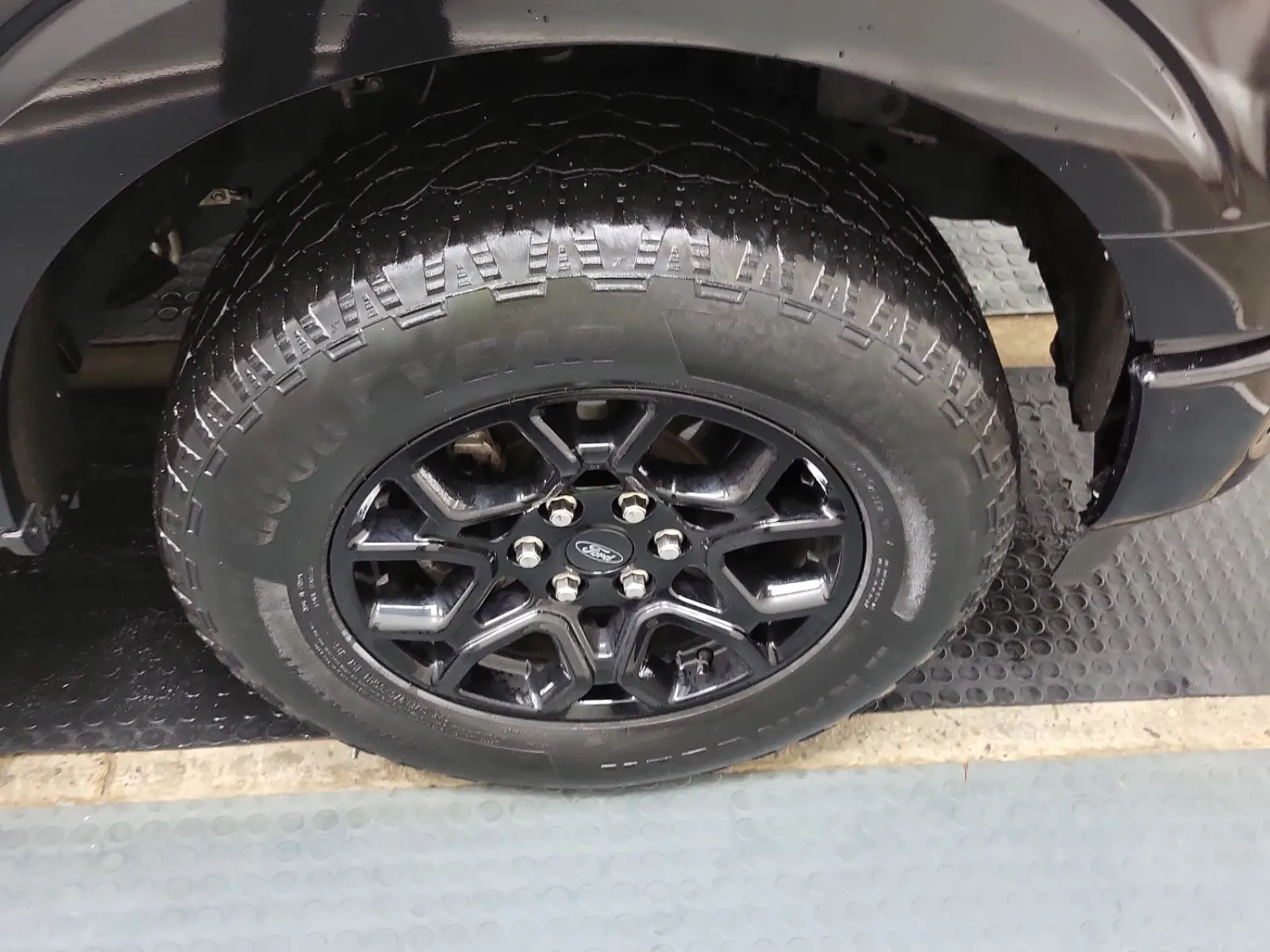 Right Front Wheel/Tire Photo