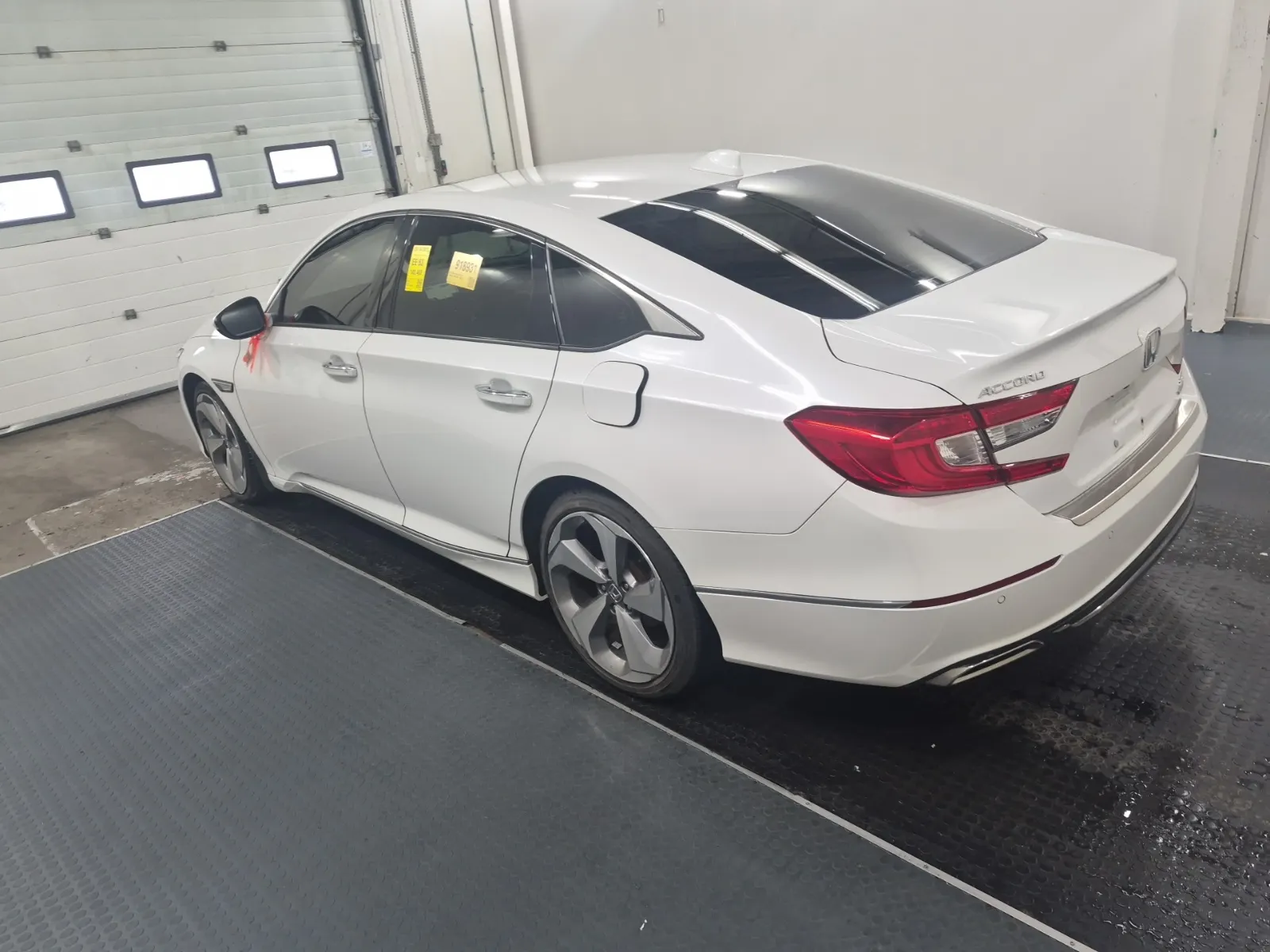 Driver Rear 3/4 Photo