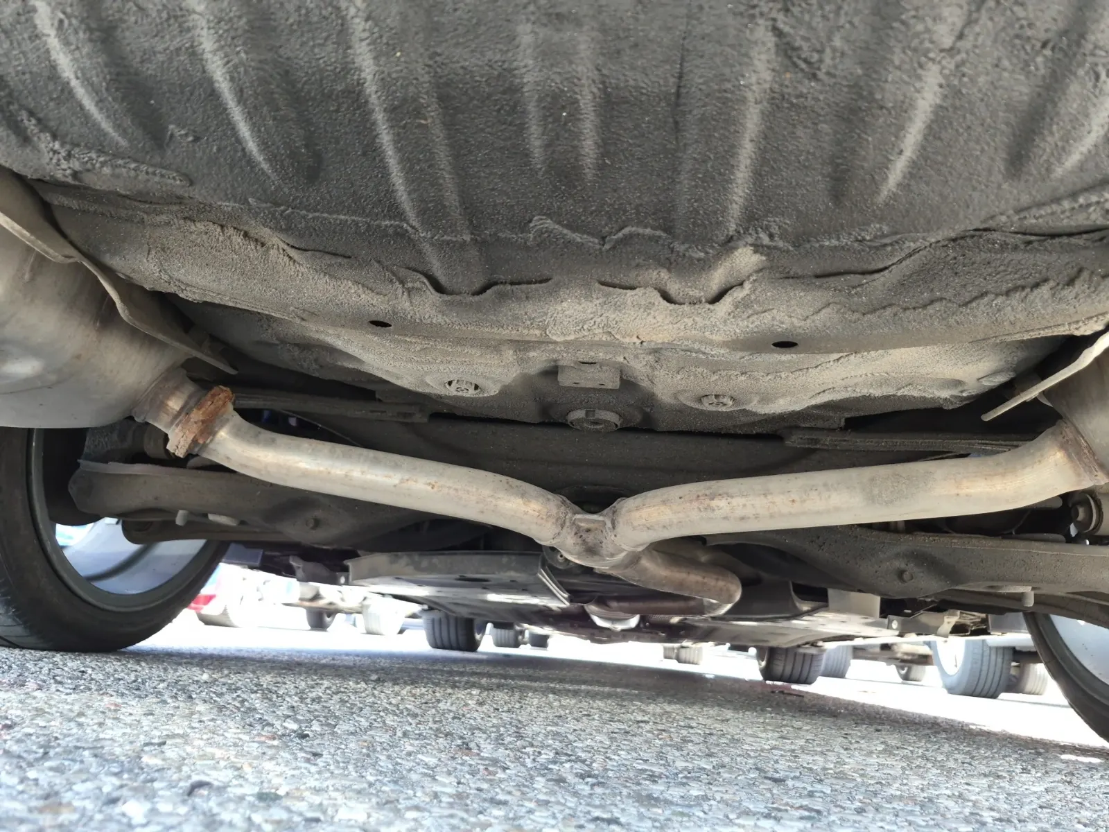 Undercarriage - Rear Photo