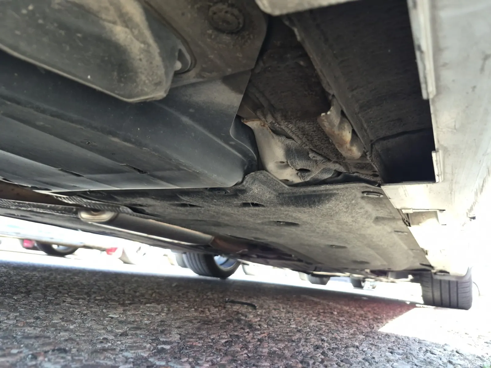 Undercarriage - Passenger Photo