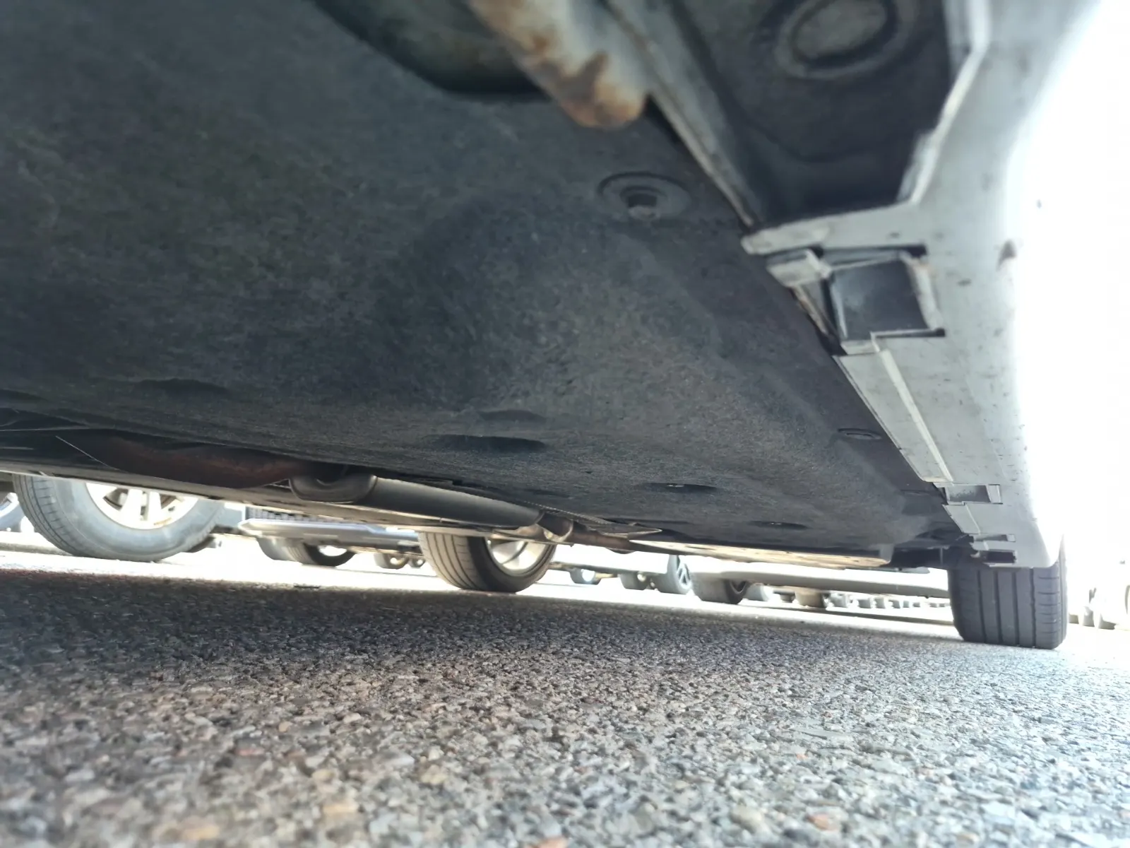 Undercarriage - Driver Photo