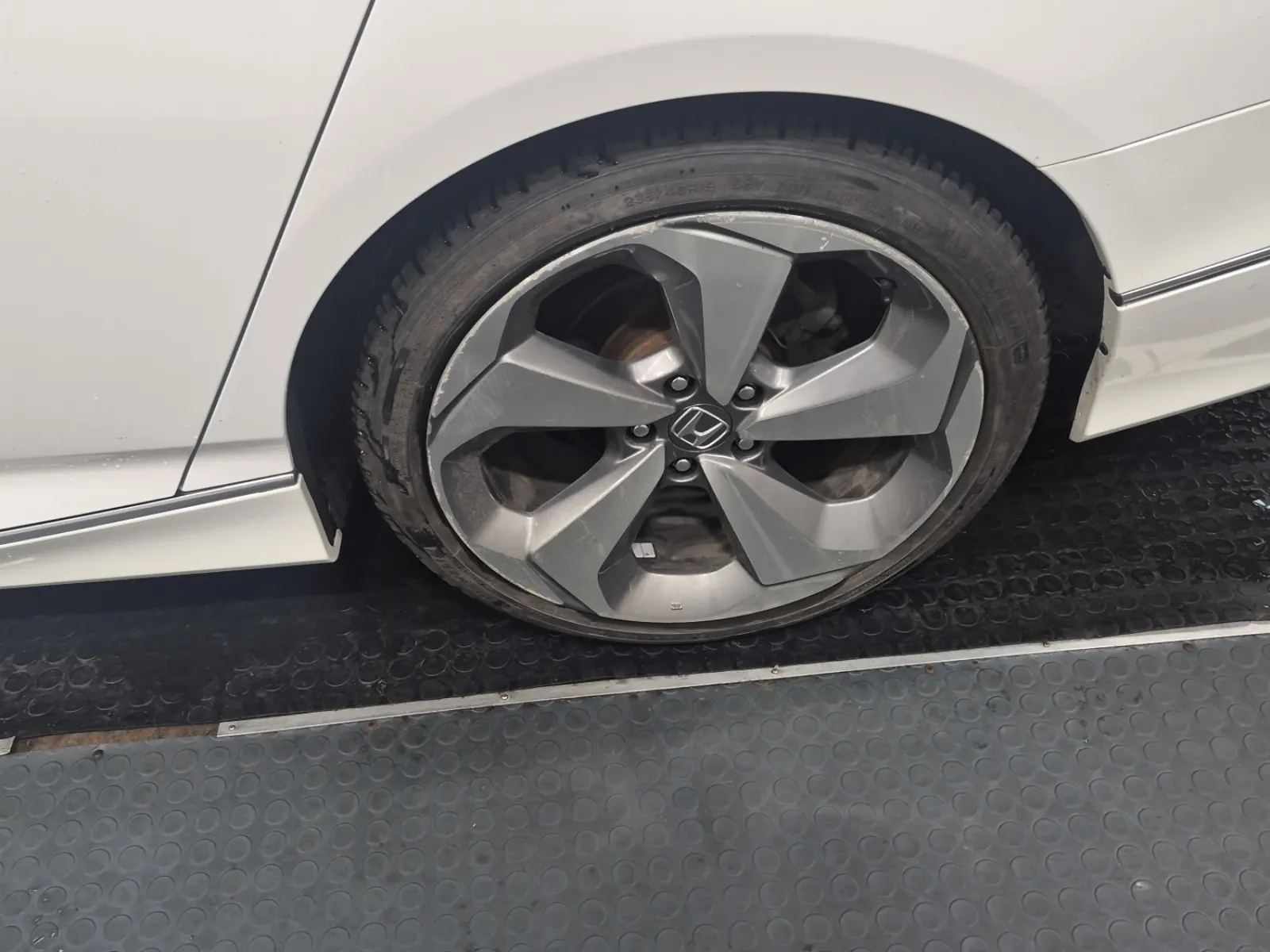 Left Rear Wheel/Tire Photo