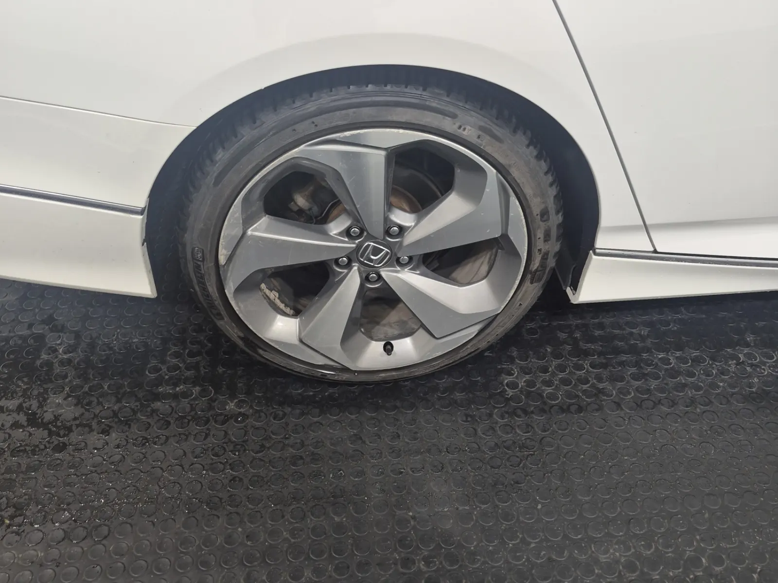 Right Rear Wheel/Tire Photo