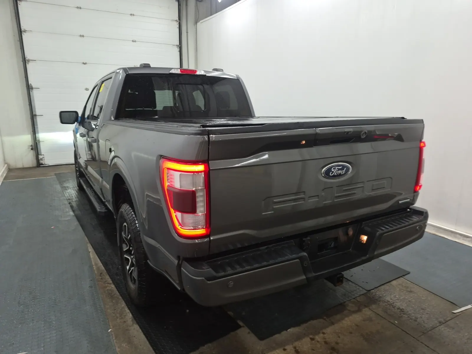 Driver Rear 3/4 Photo
