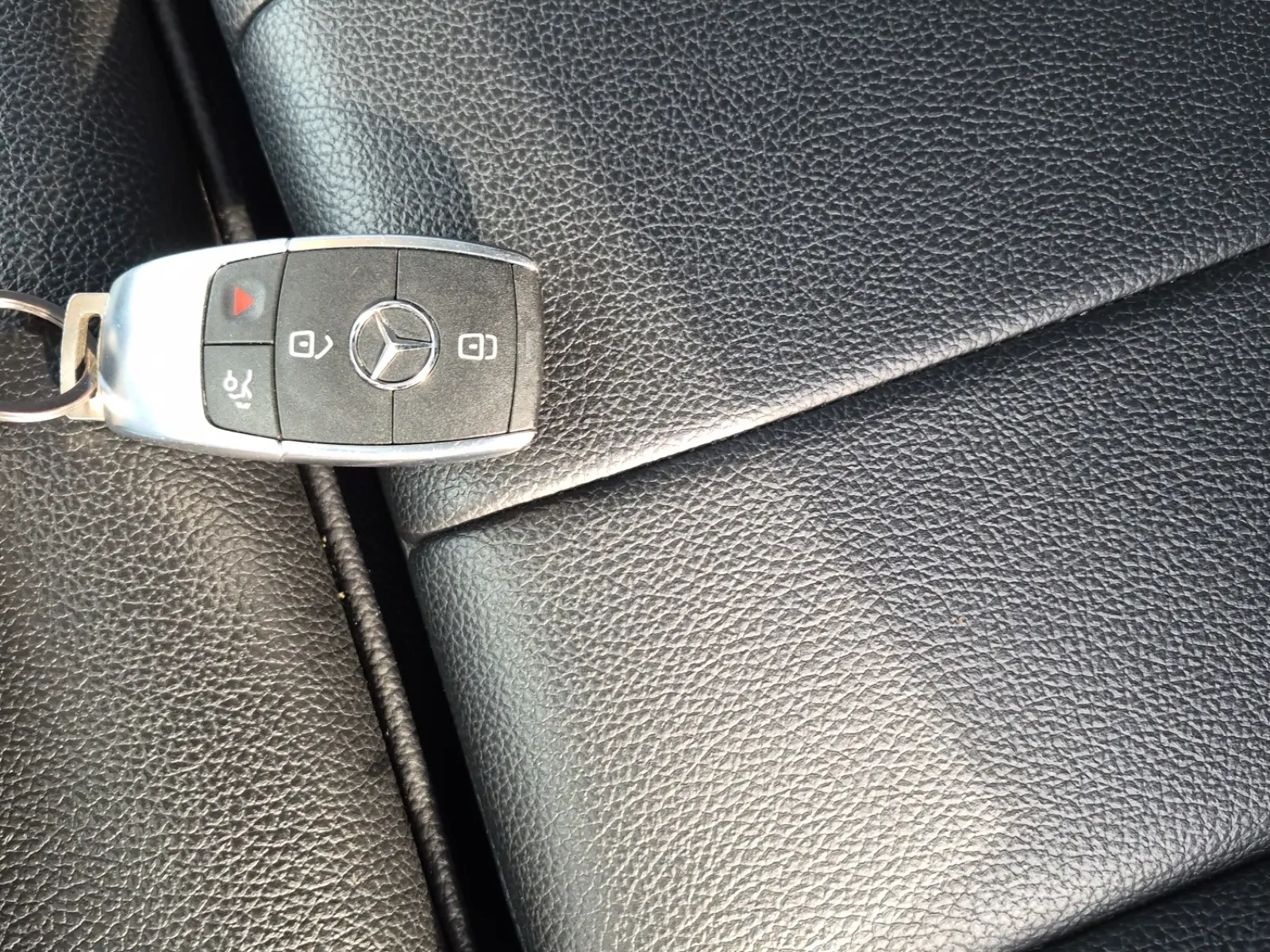 Keys/Fobs/Manual Photo