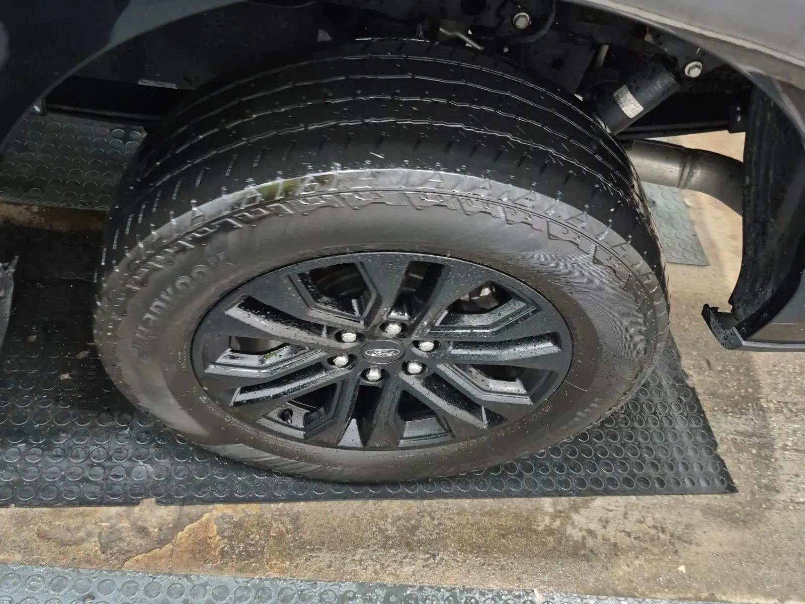Left Rear Wheel/Tire Photo