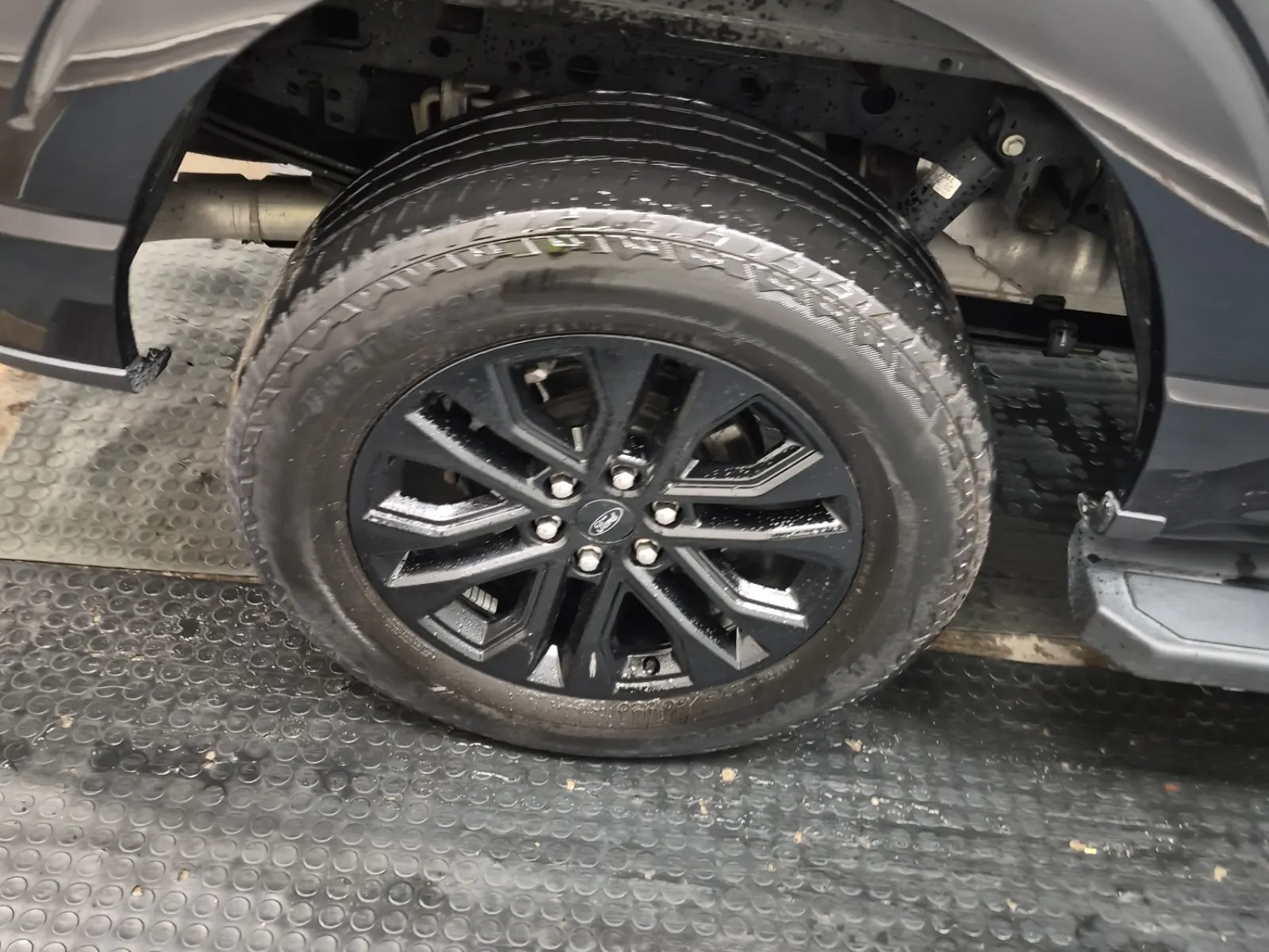 Right Rear Wheel/Tire Photo