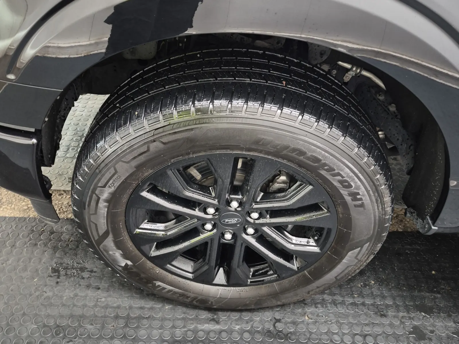 Front driver wheel/tire photo
