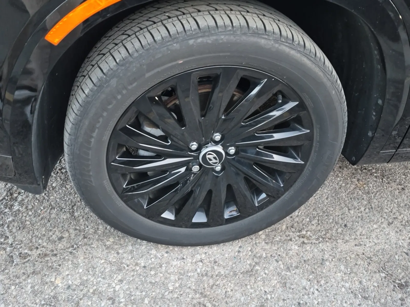 Front driver wheel/tire photo