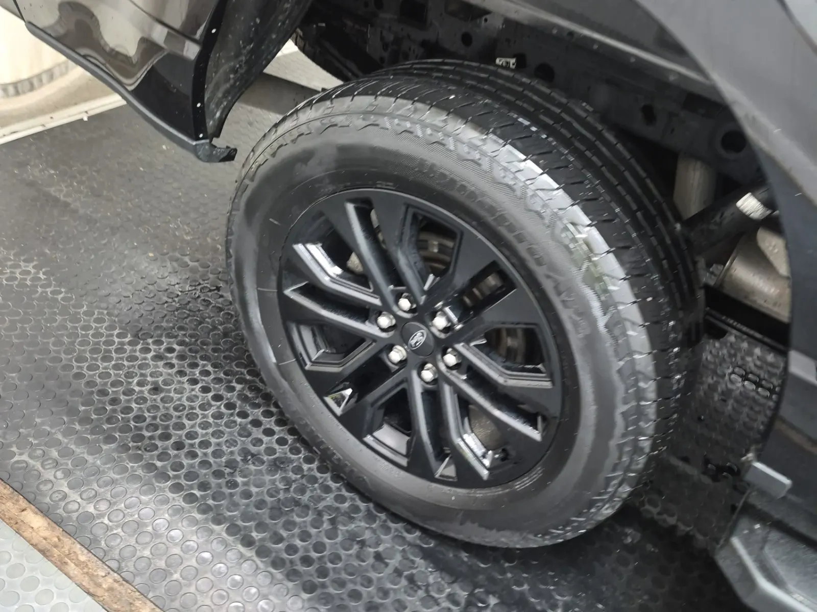 Right Rear Wheel/Tire Photo