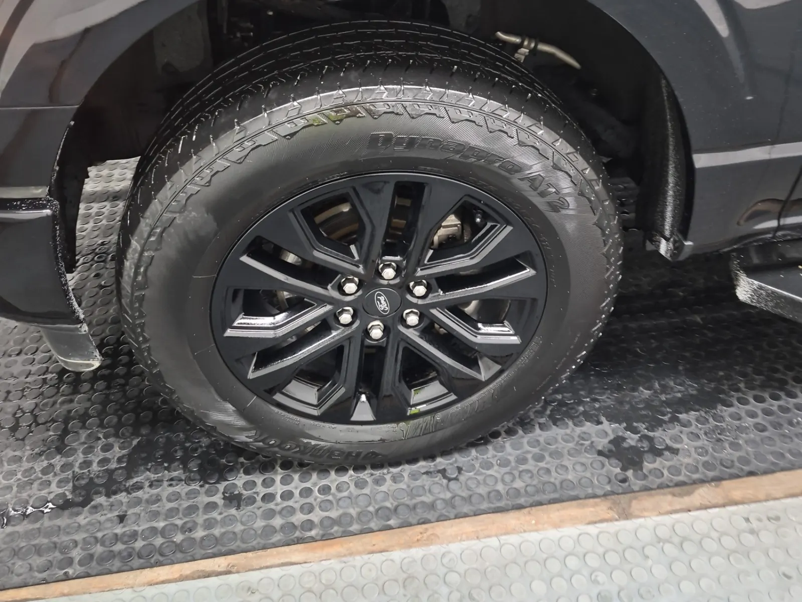 Front driver wheel/tire photo