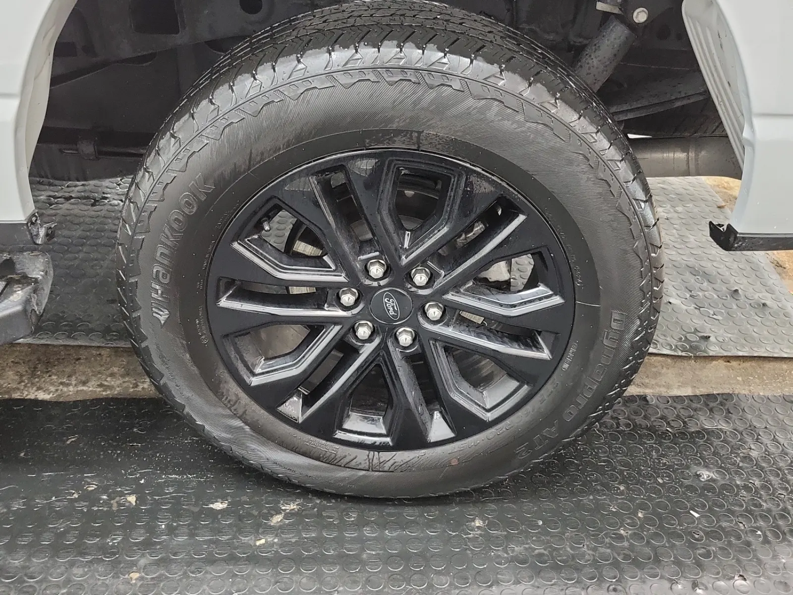Left Rear Wheel/Tire Photo