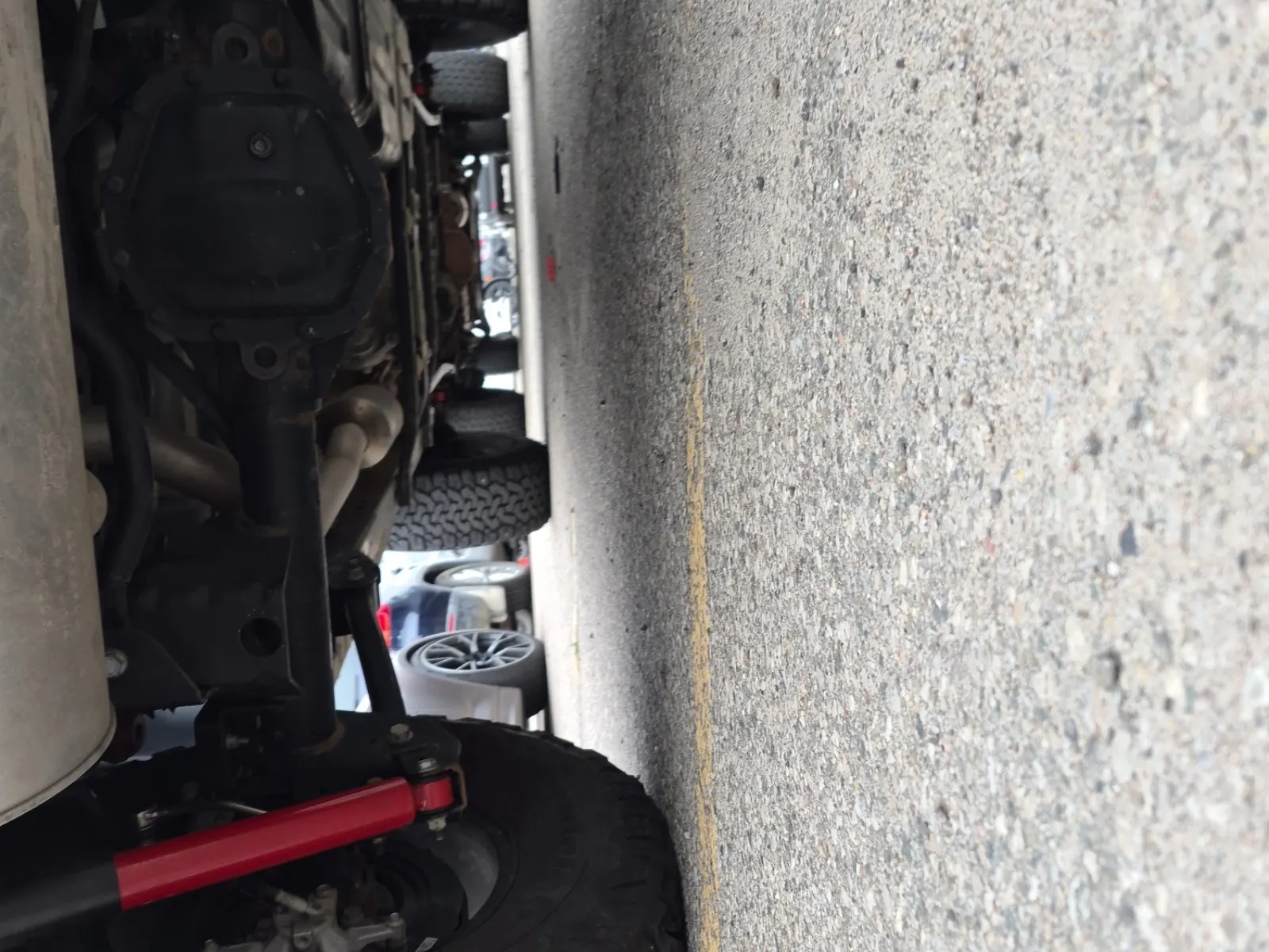 Undercarriage - Rear Photo