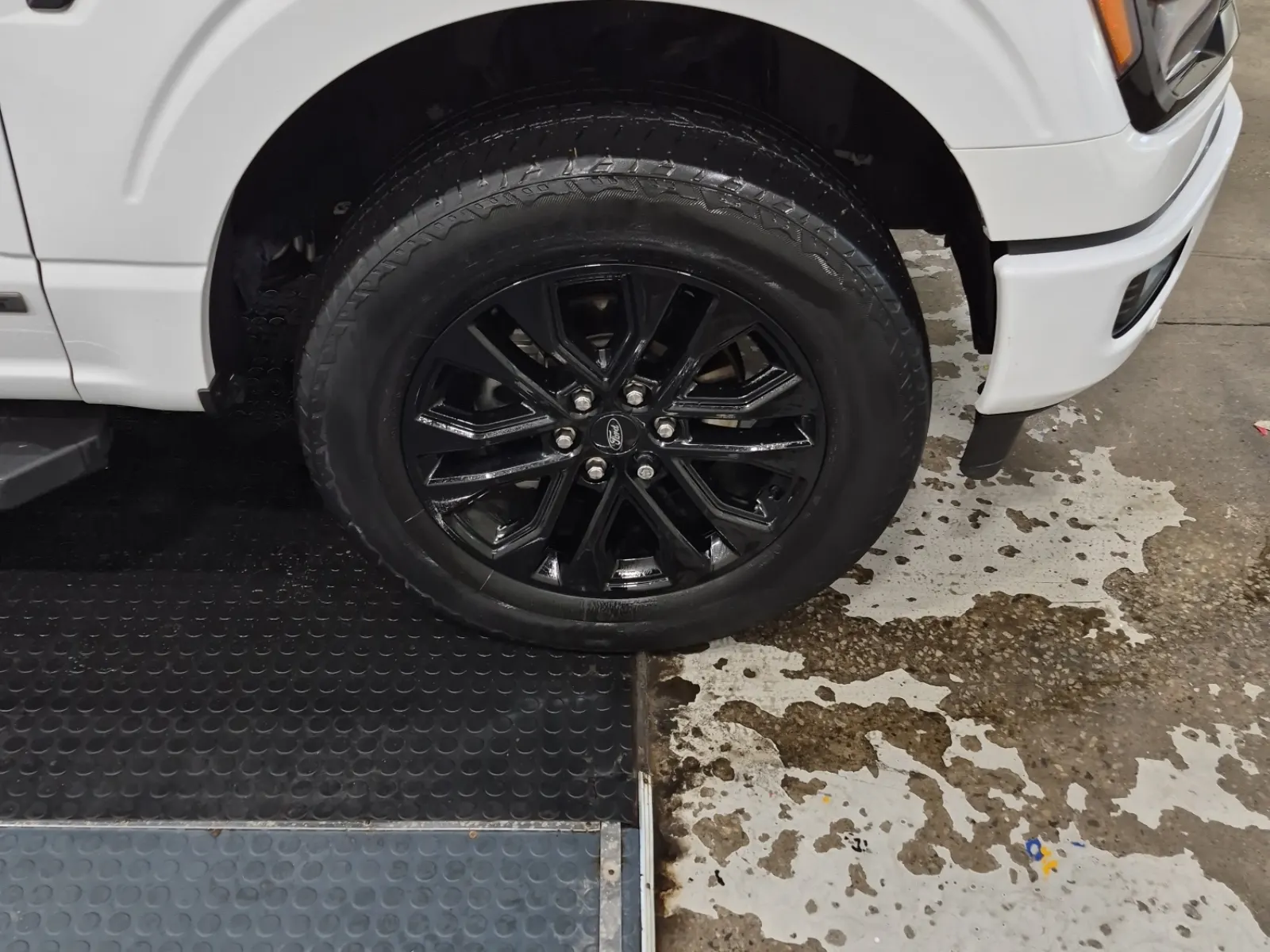 Right Front Wheel/Tire Photo