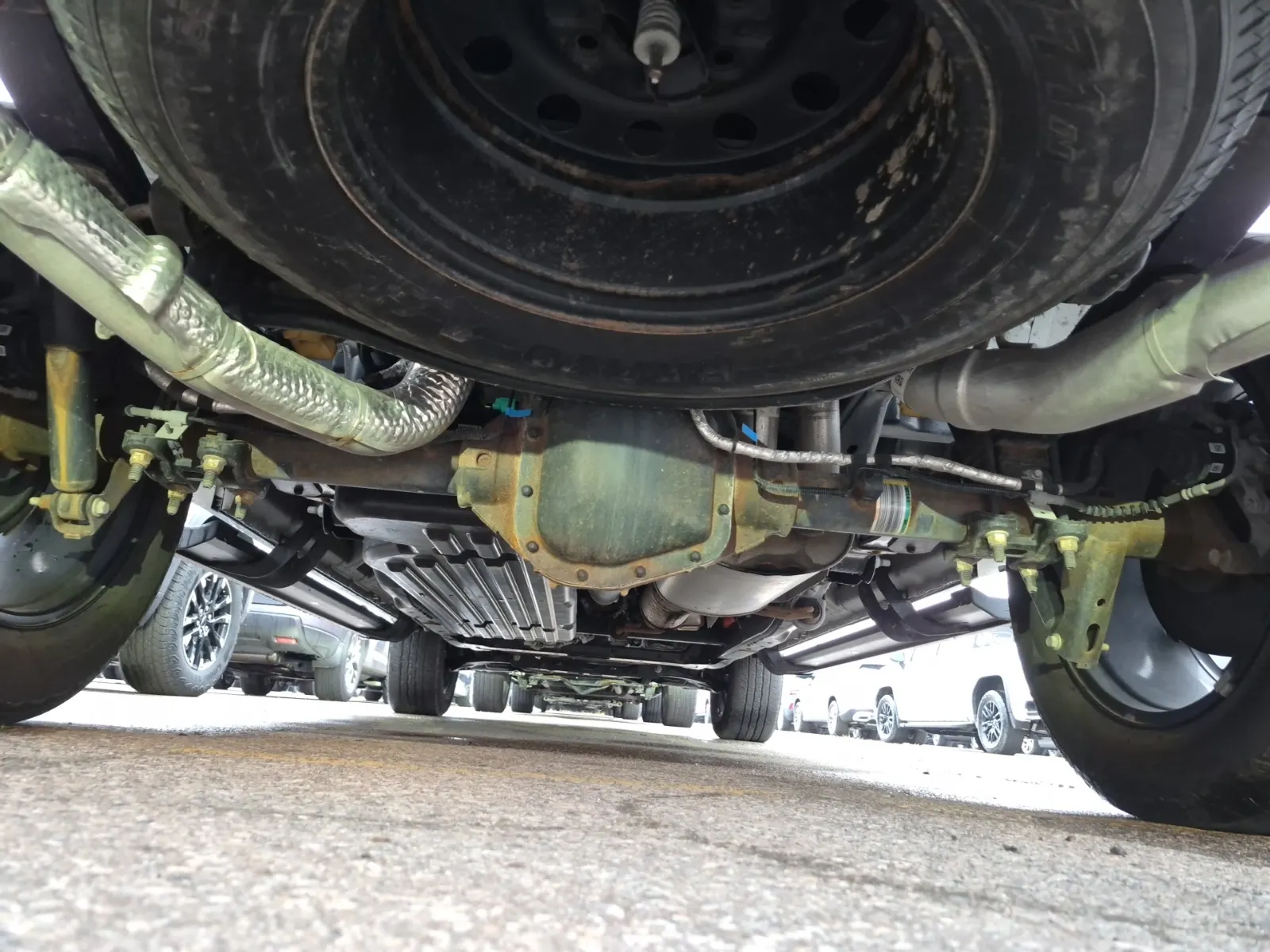 Undercarriage - Rear Photo