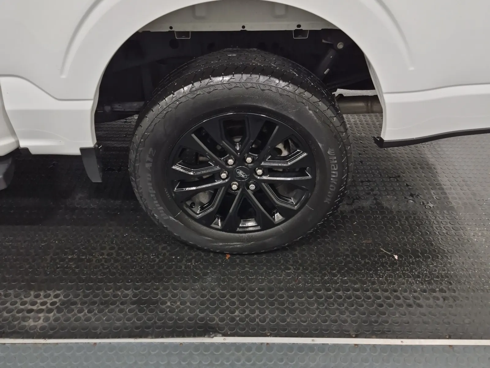 Left Rear Wheel/Tire Photo